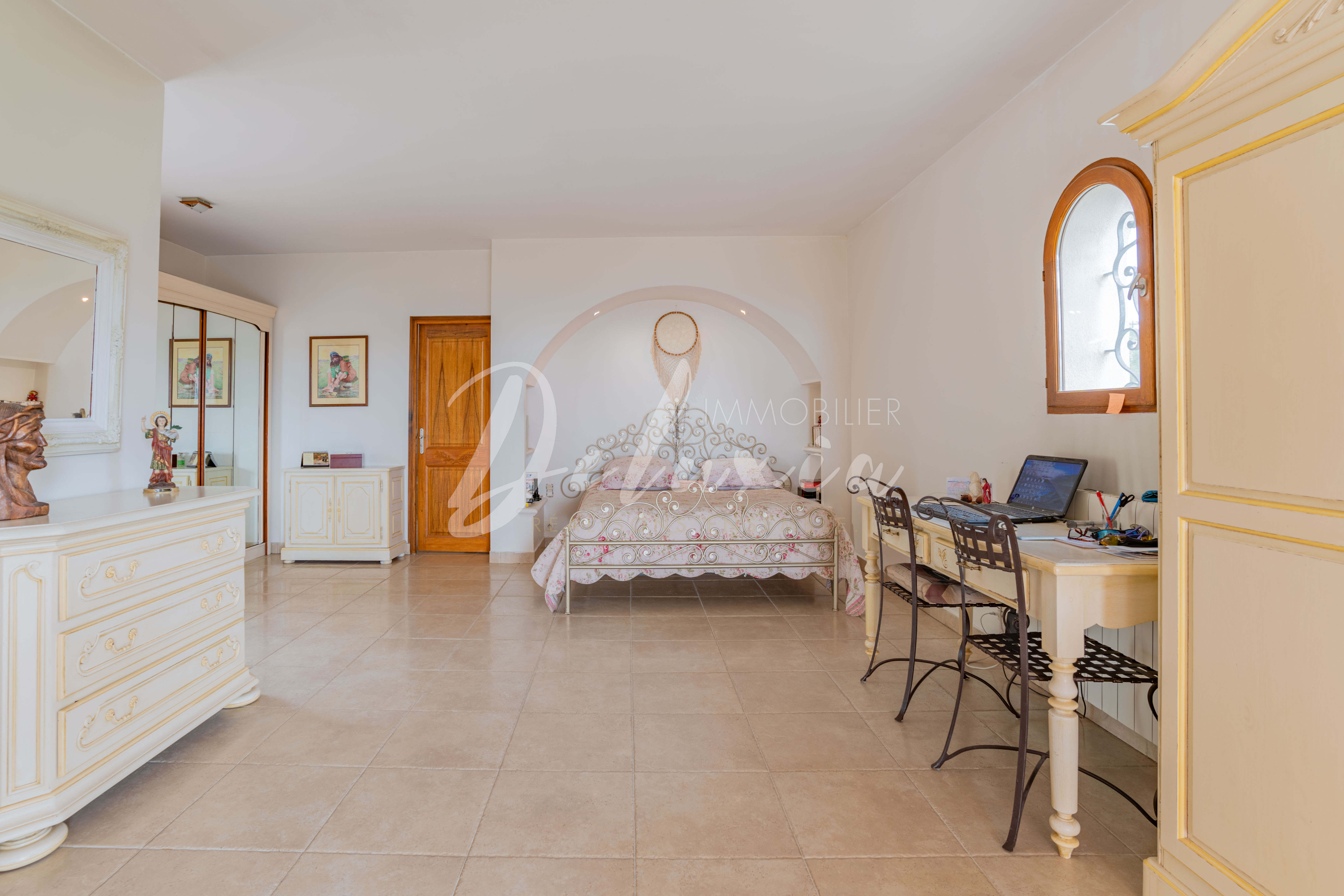 Achat villa avec grande suite parentale sur la Côte d'Azur 