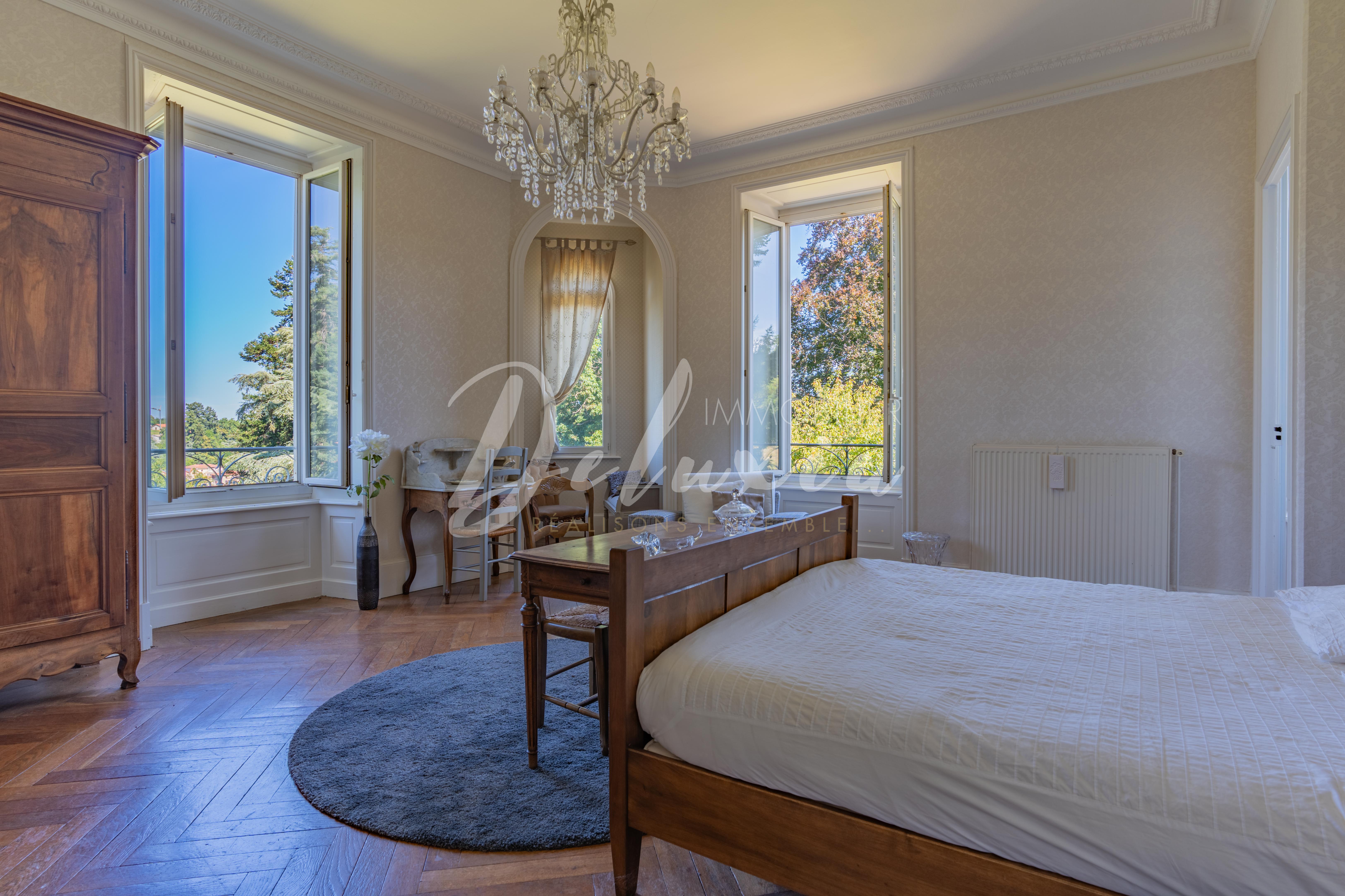 Achat propriété avec de nombreuses chambres à Saint-Julien-Molin-Molette
