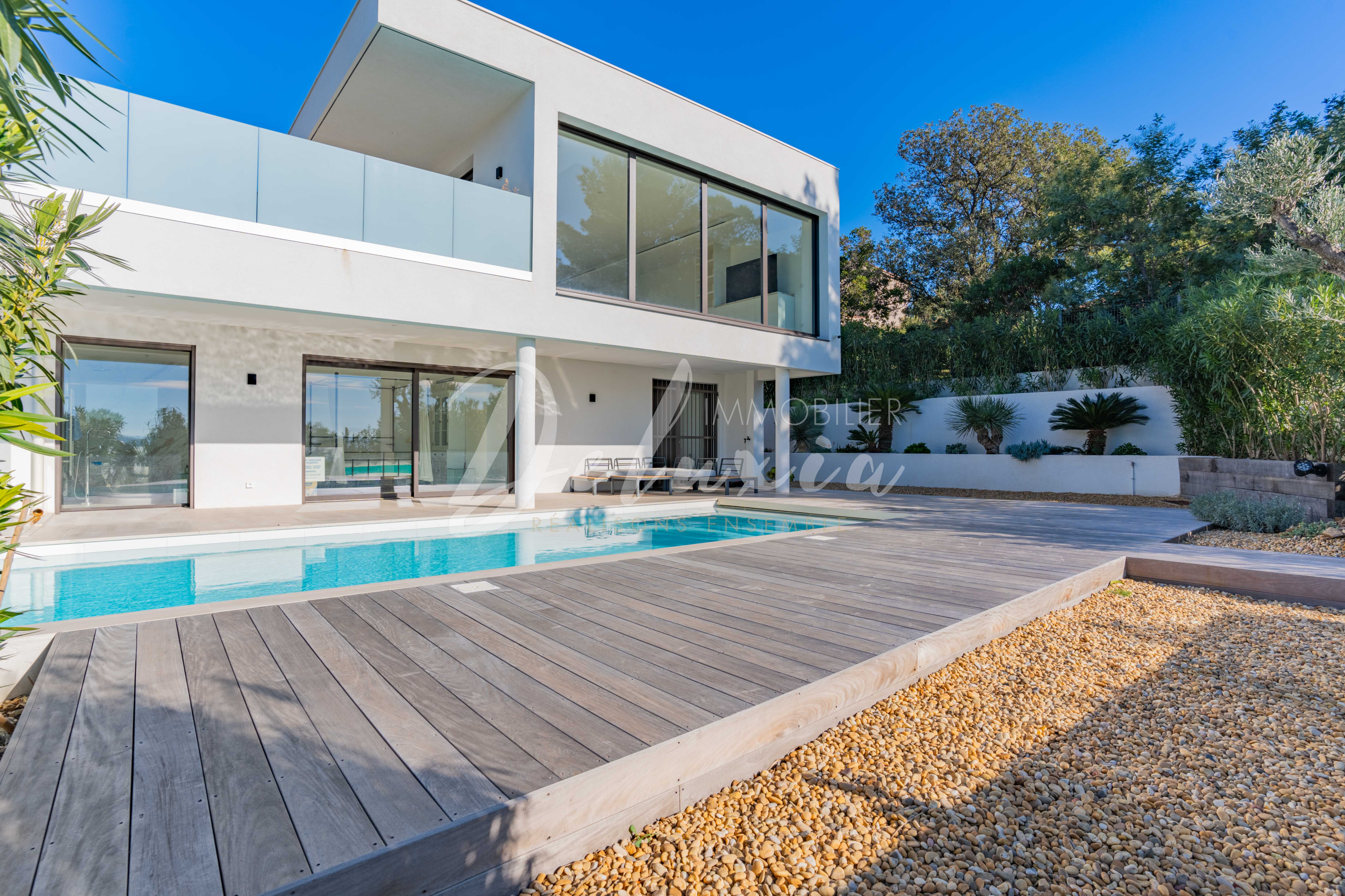 Villa à vendre avec piscine sur la Côte d'Azur 