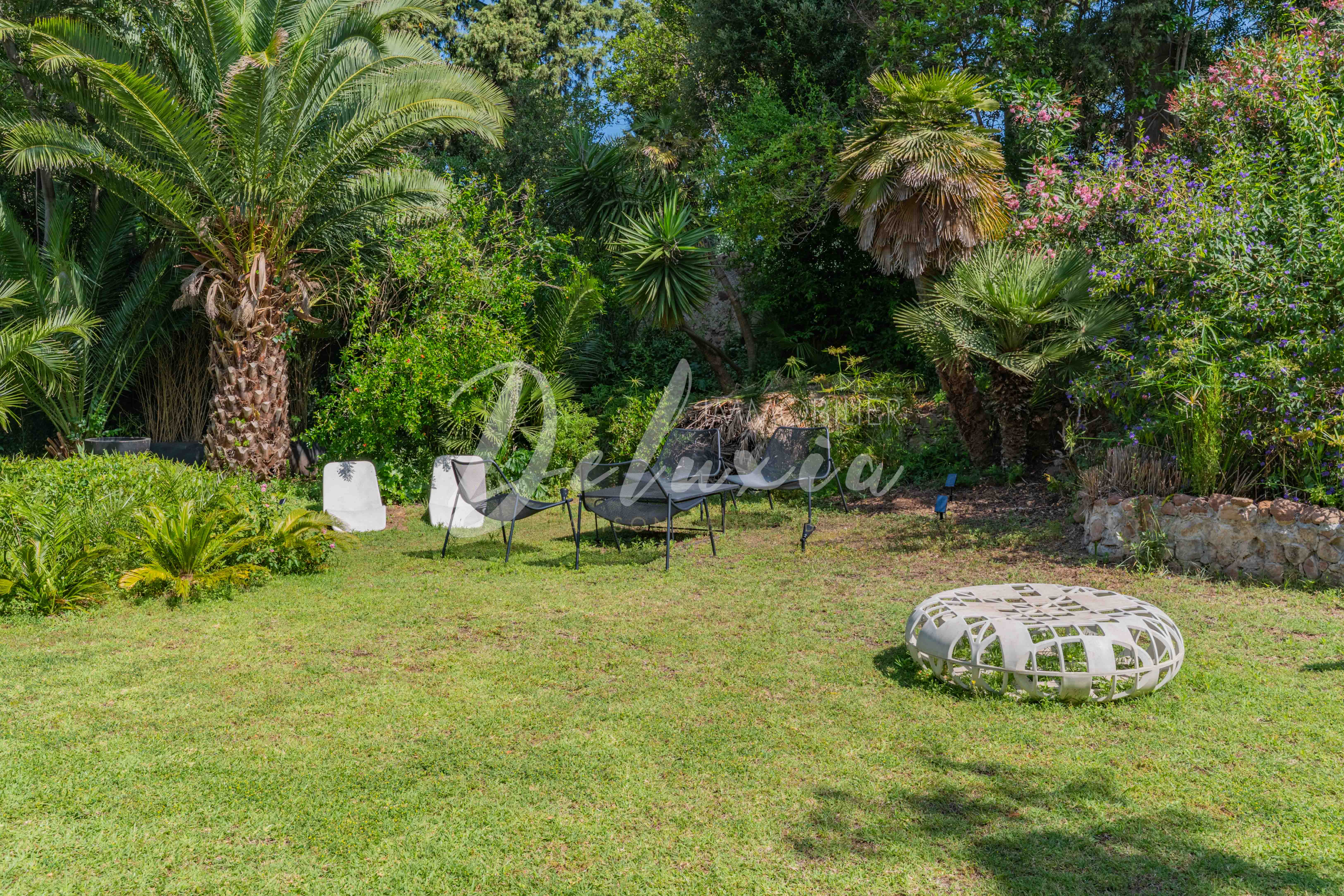 Acheter une maison avec vaste terrain à Saint-Raphaël 