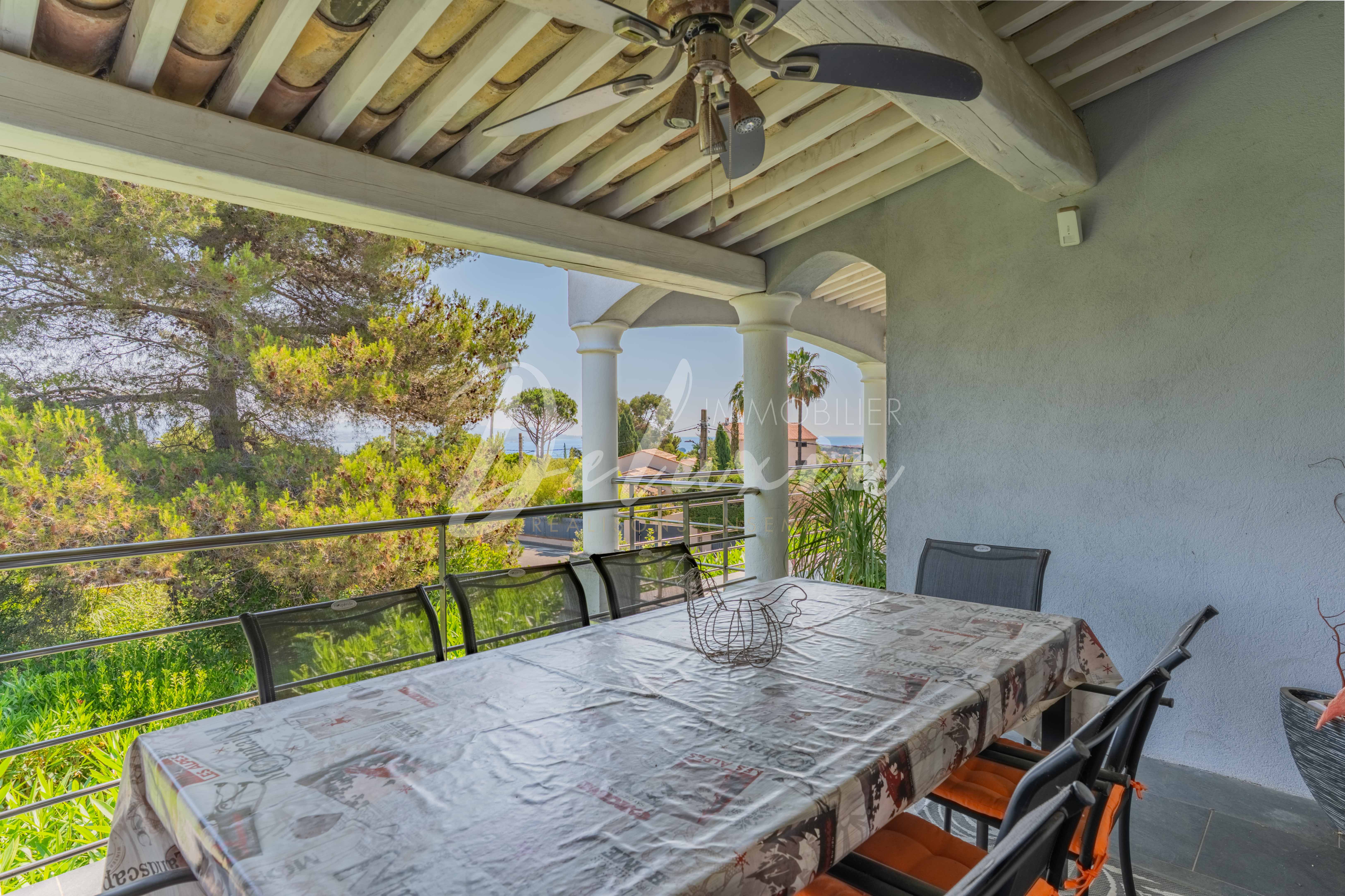 Achat maison avec plusieurs terrasses à Saint-Aygulf 