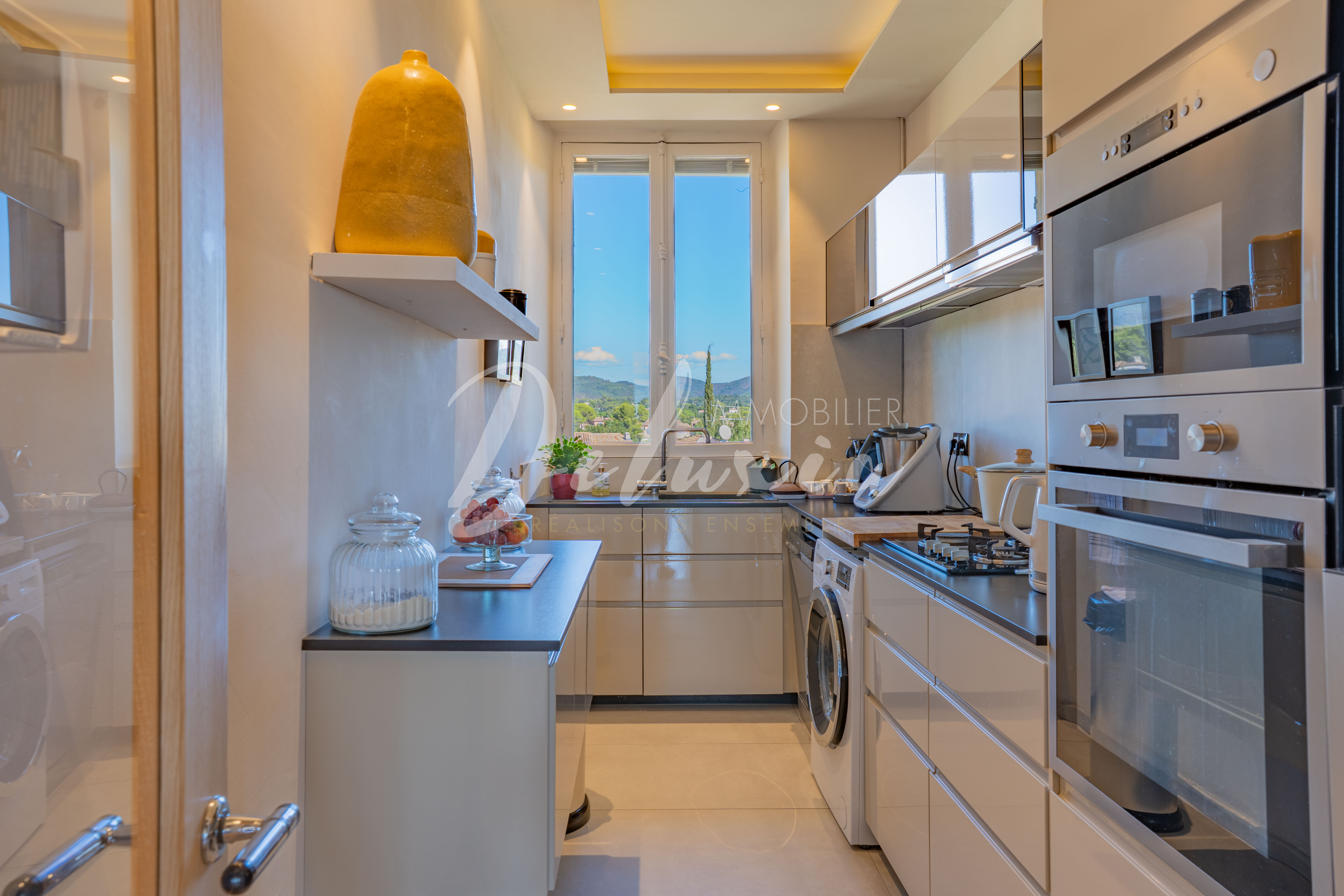 Appartement à vendre avec cuisine indépendante équipée à Fréjus.