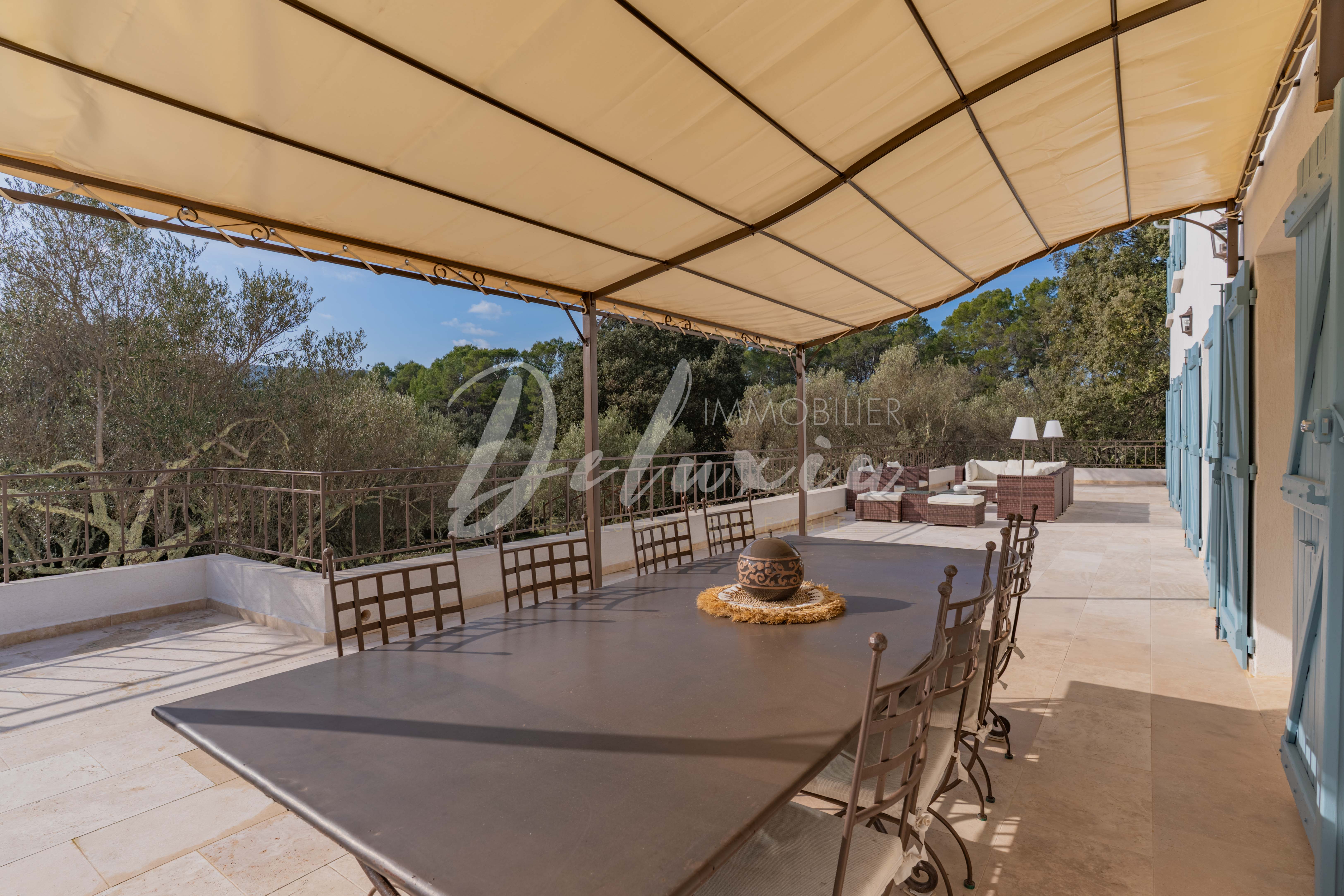 Acheter une maison avec grande terrasse ensoleillée au Thoronet