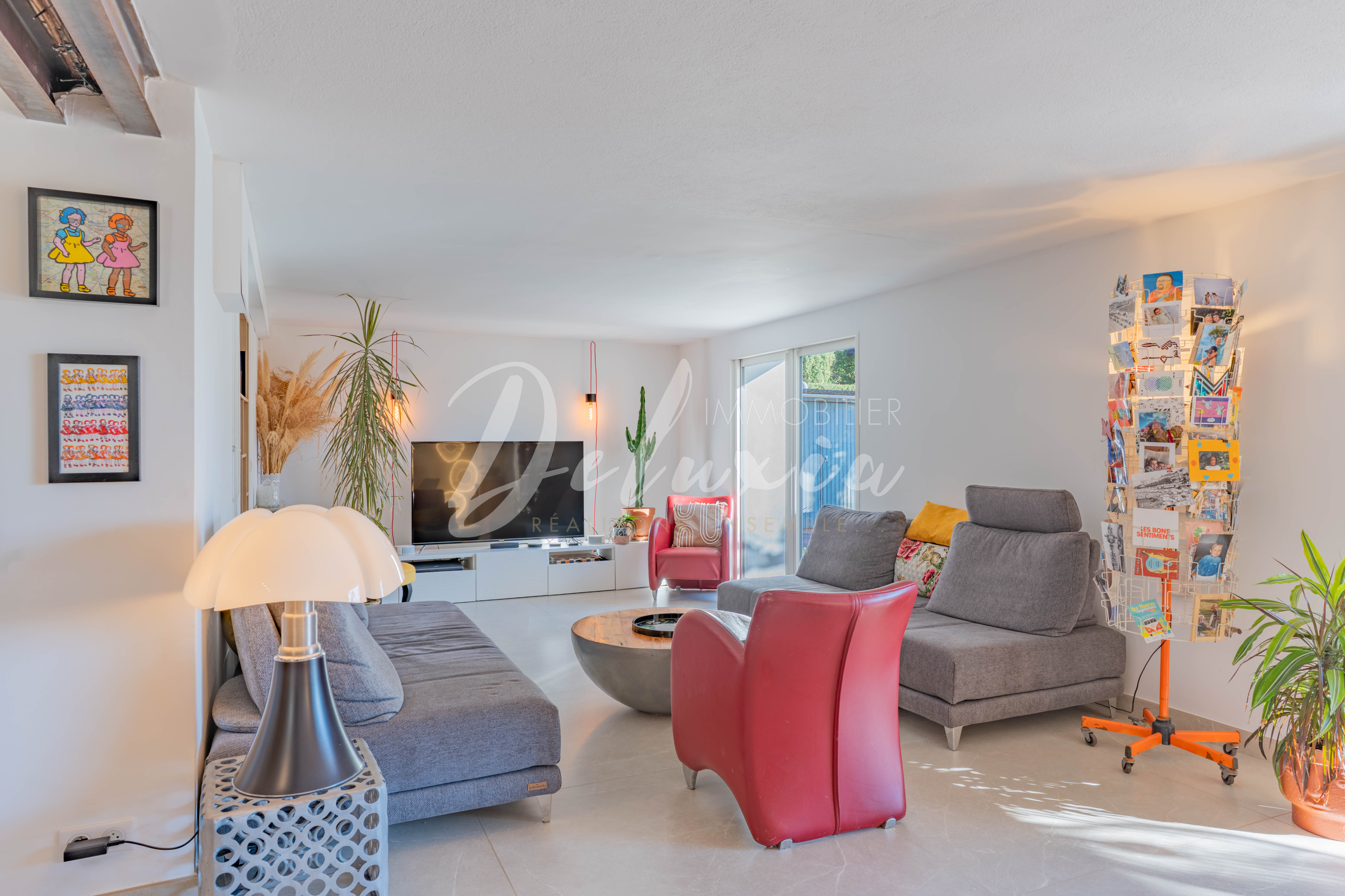 Maison à vendre avec salon spacieux et confortable à Saint-Raphaël 