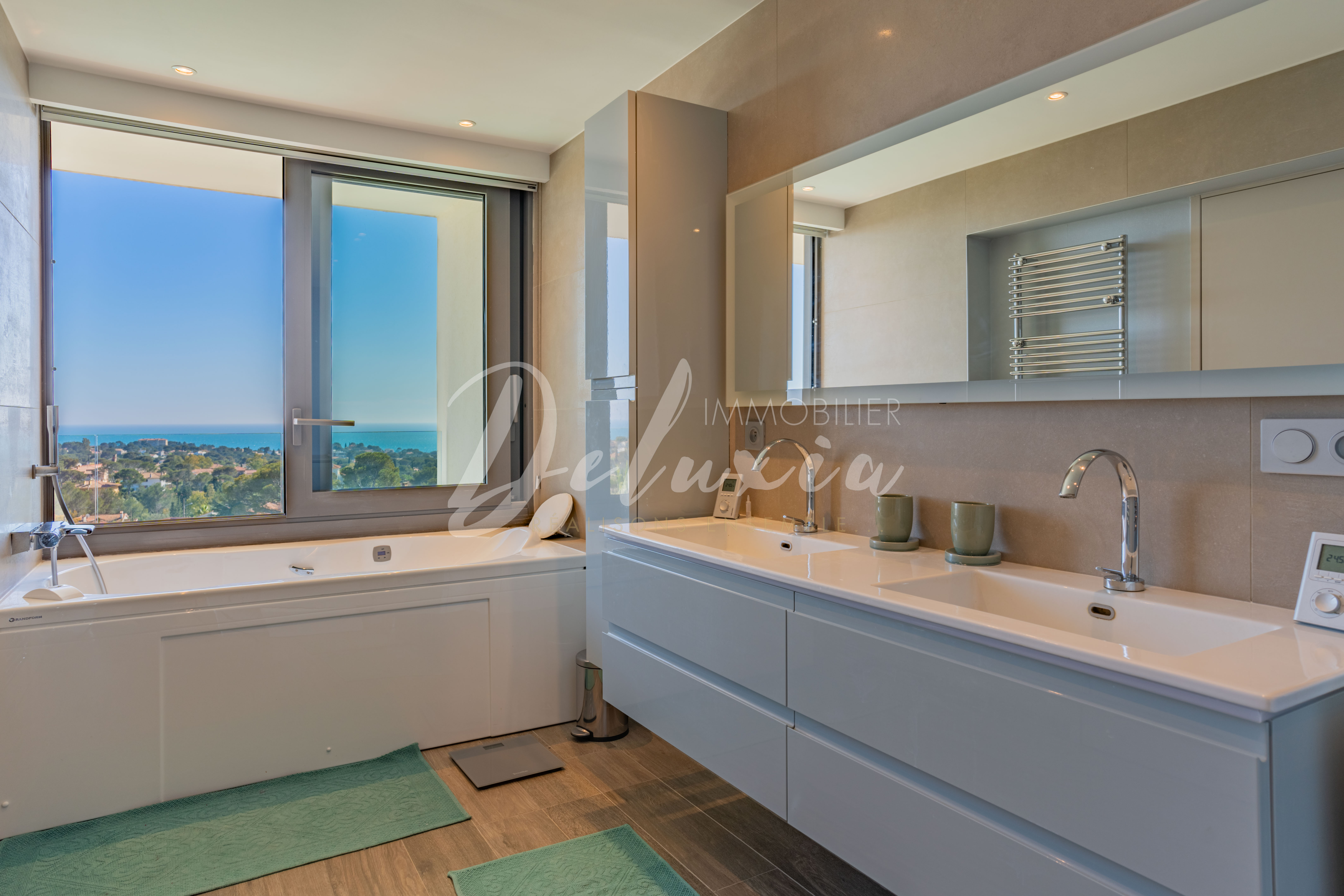 Achat maison avec grande salle de bains de luxe à Saint-Raphaël 
