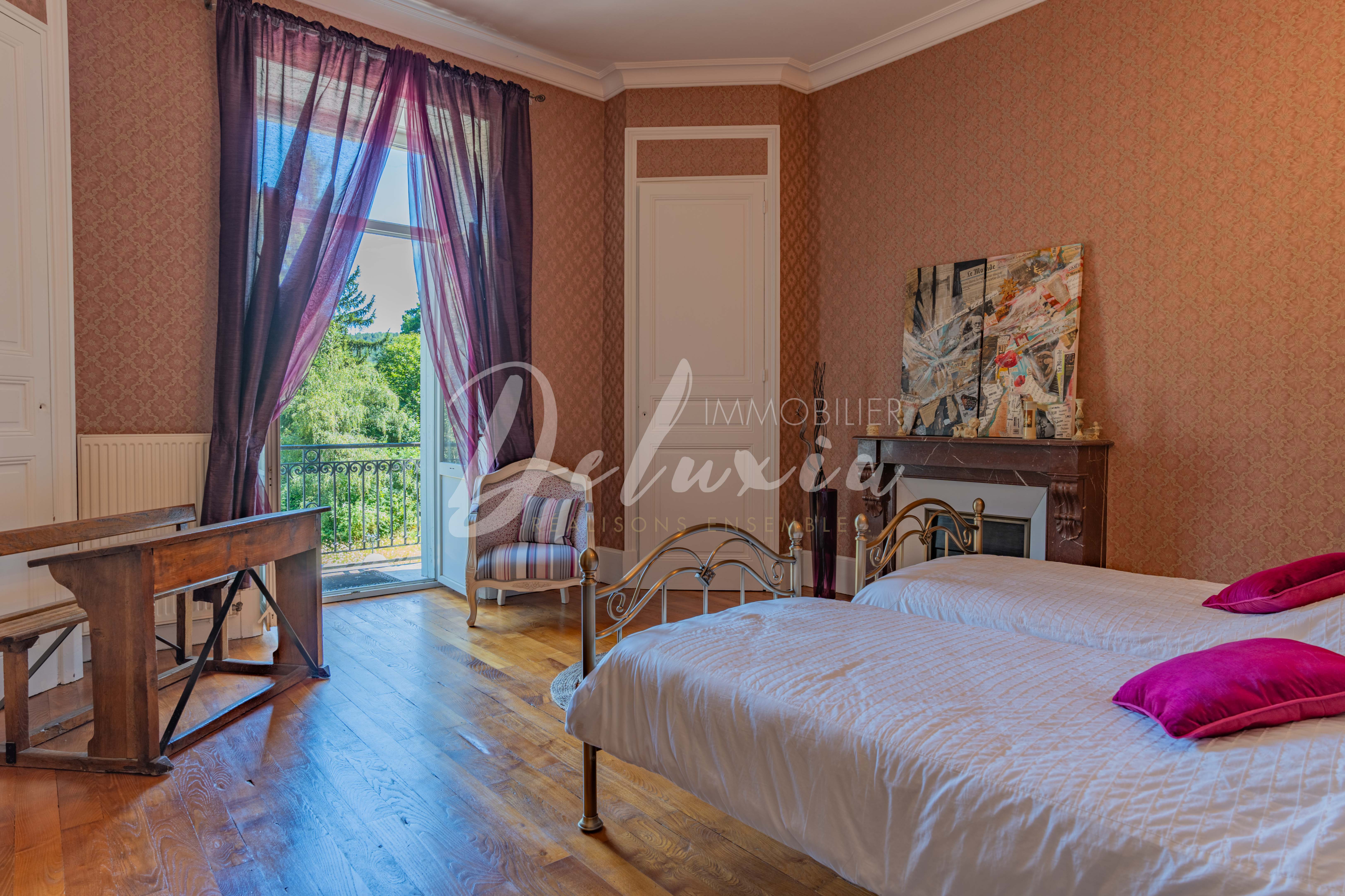 Demeure à vendre avec chambres spacieuses en Auvergne-Rhône-Alpes