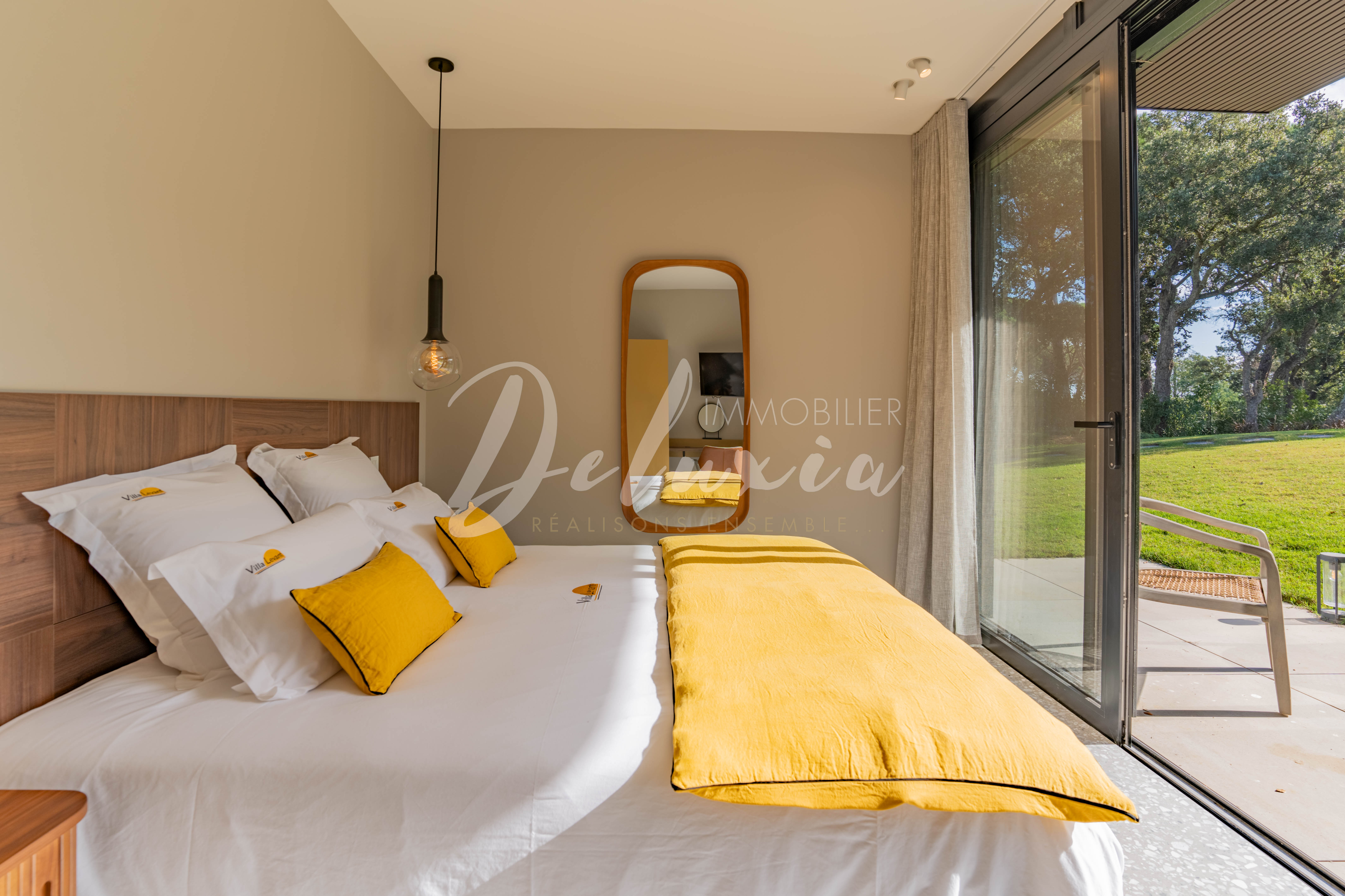 Achat villa avec chambre spacieuse à Grimaud 