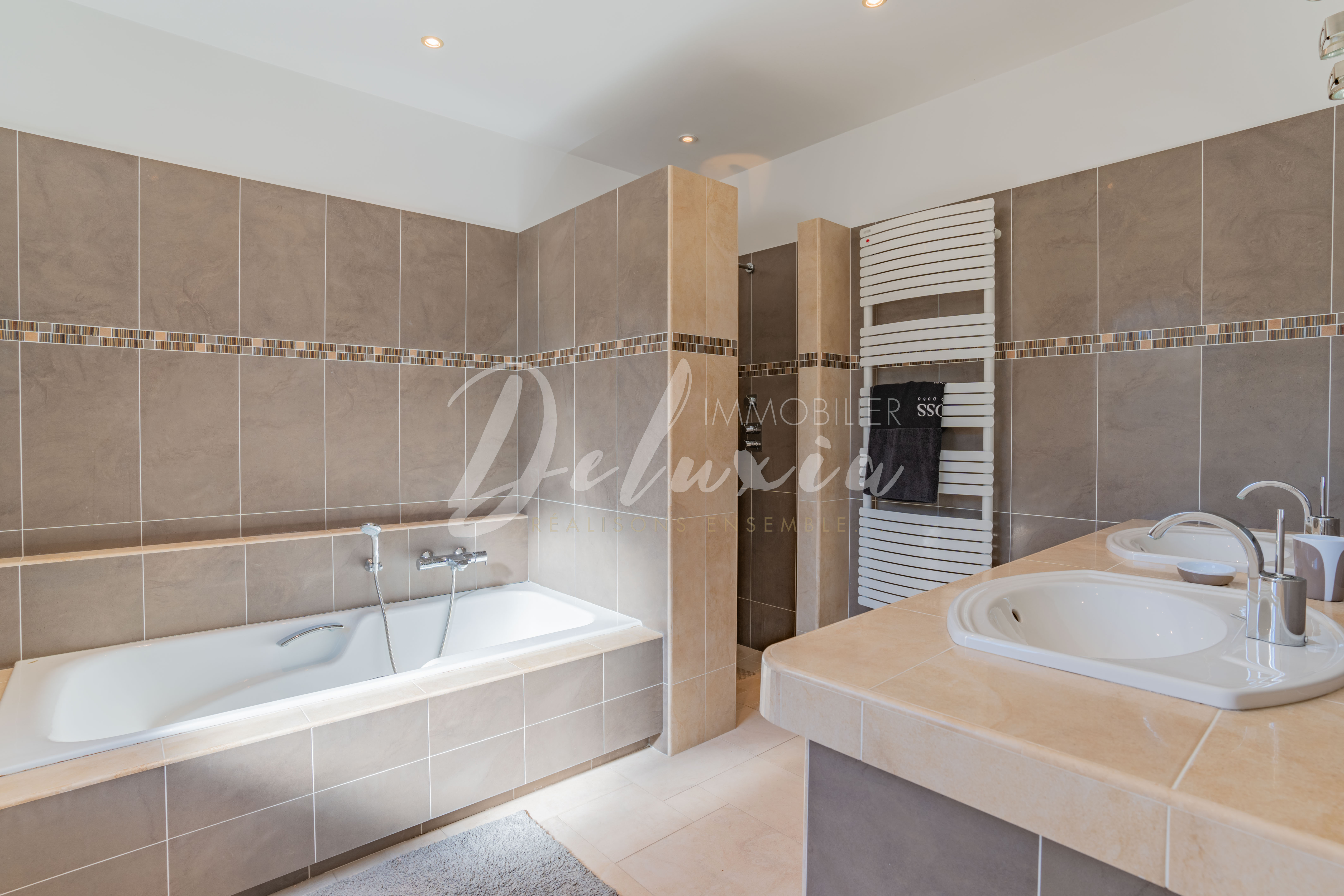 Villa à vendre avec grande salle de bains à Puget-sur-Argens