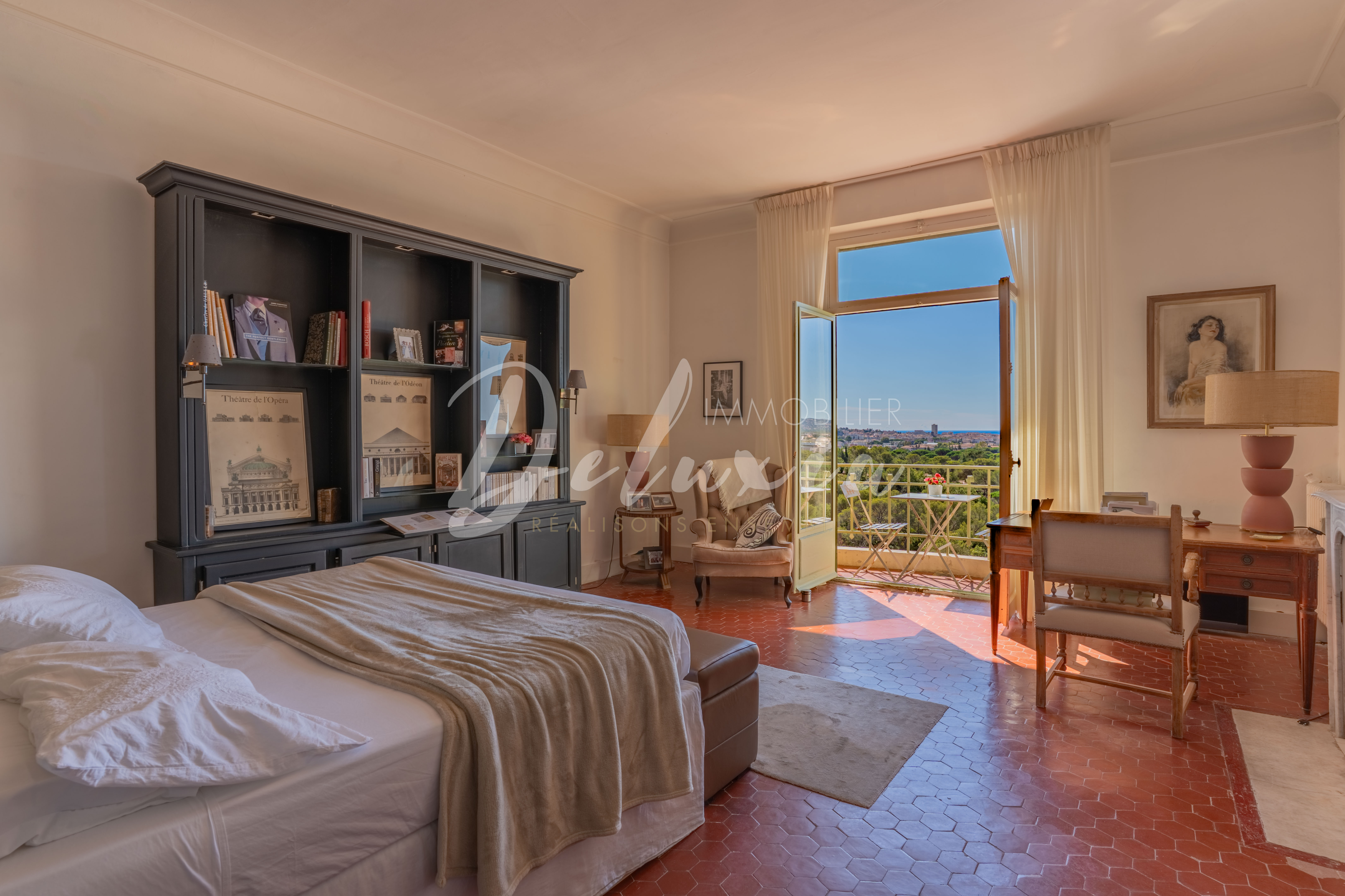 Appartement à vendre avec grande chambre à Fréjus. 