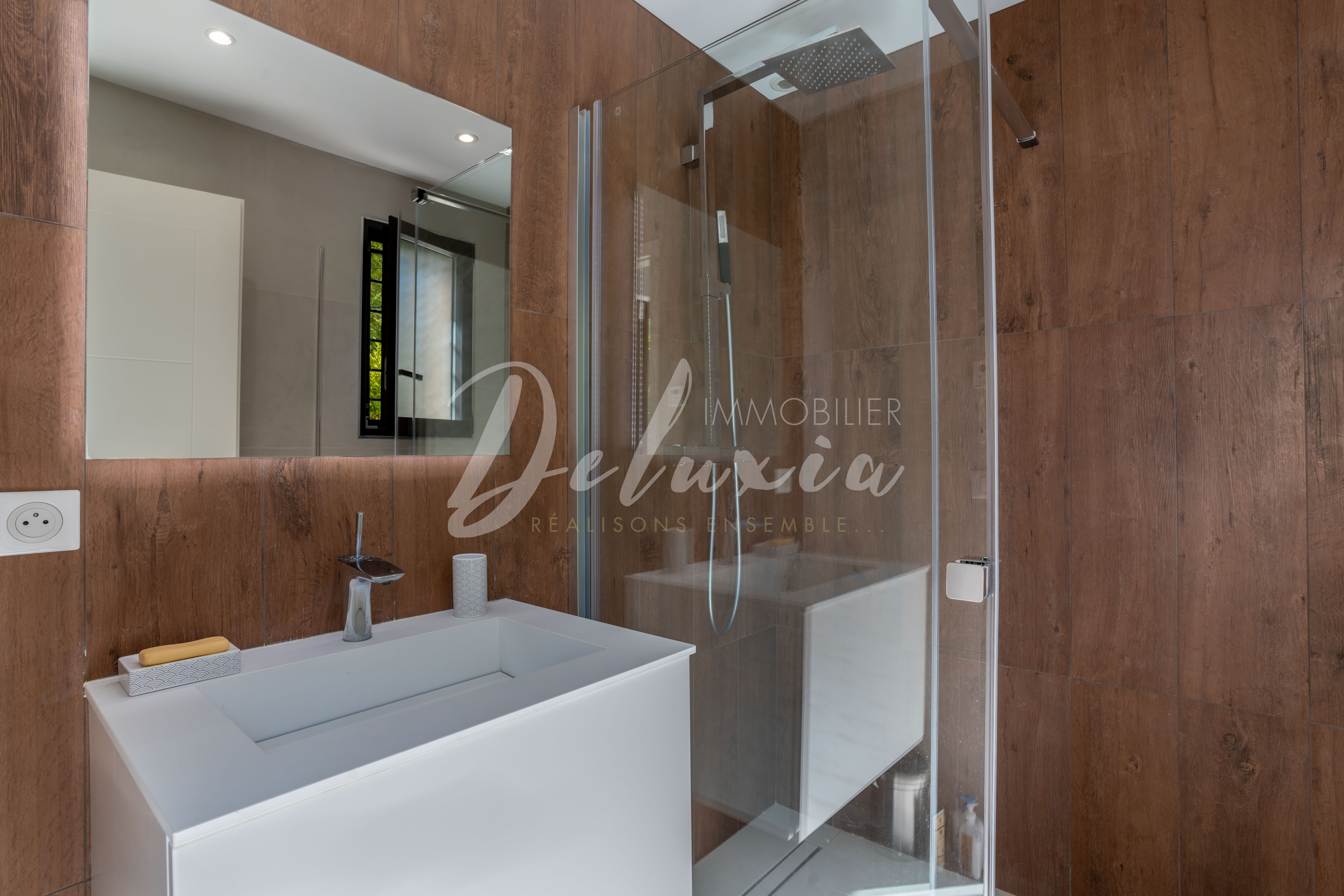 Appartement à vendre avec 3 chambres et 3 salles d'eau à Boulouris
