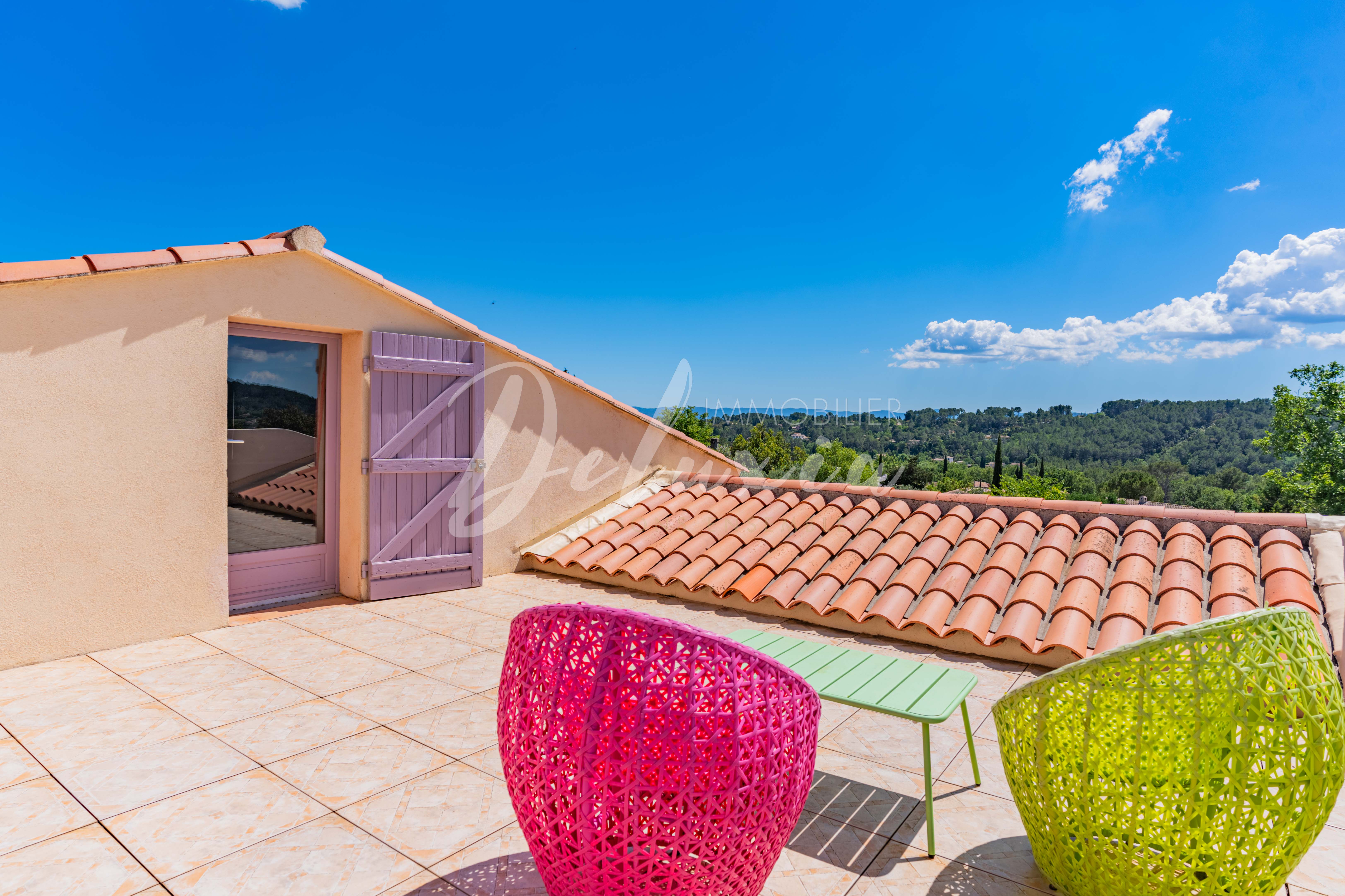 Maison à vendre avec terrasse ensoleillée à Lorgues 