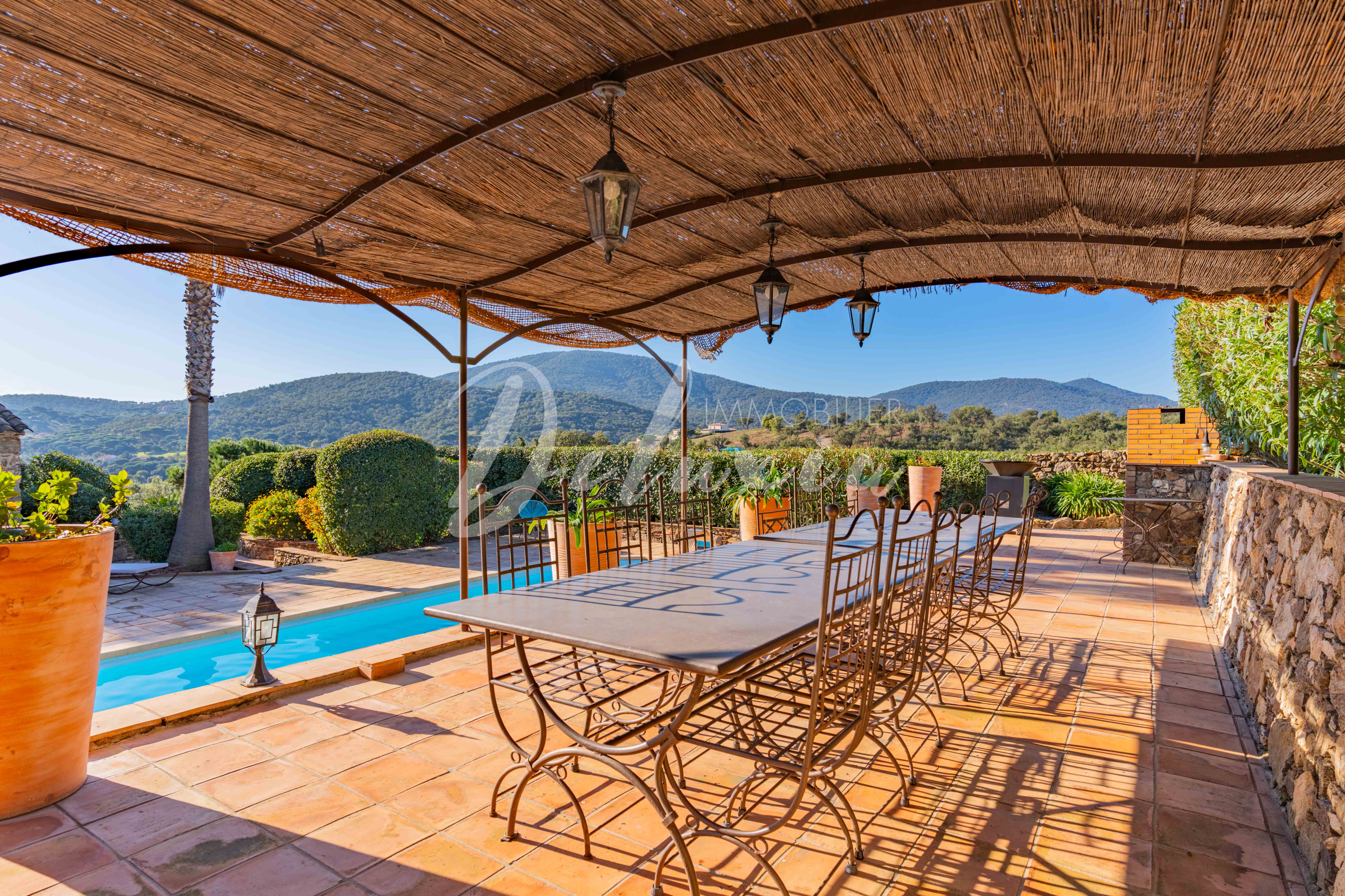 Achat maison avec grande terrasse dans le Golfe de Saint-Tropez