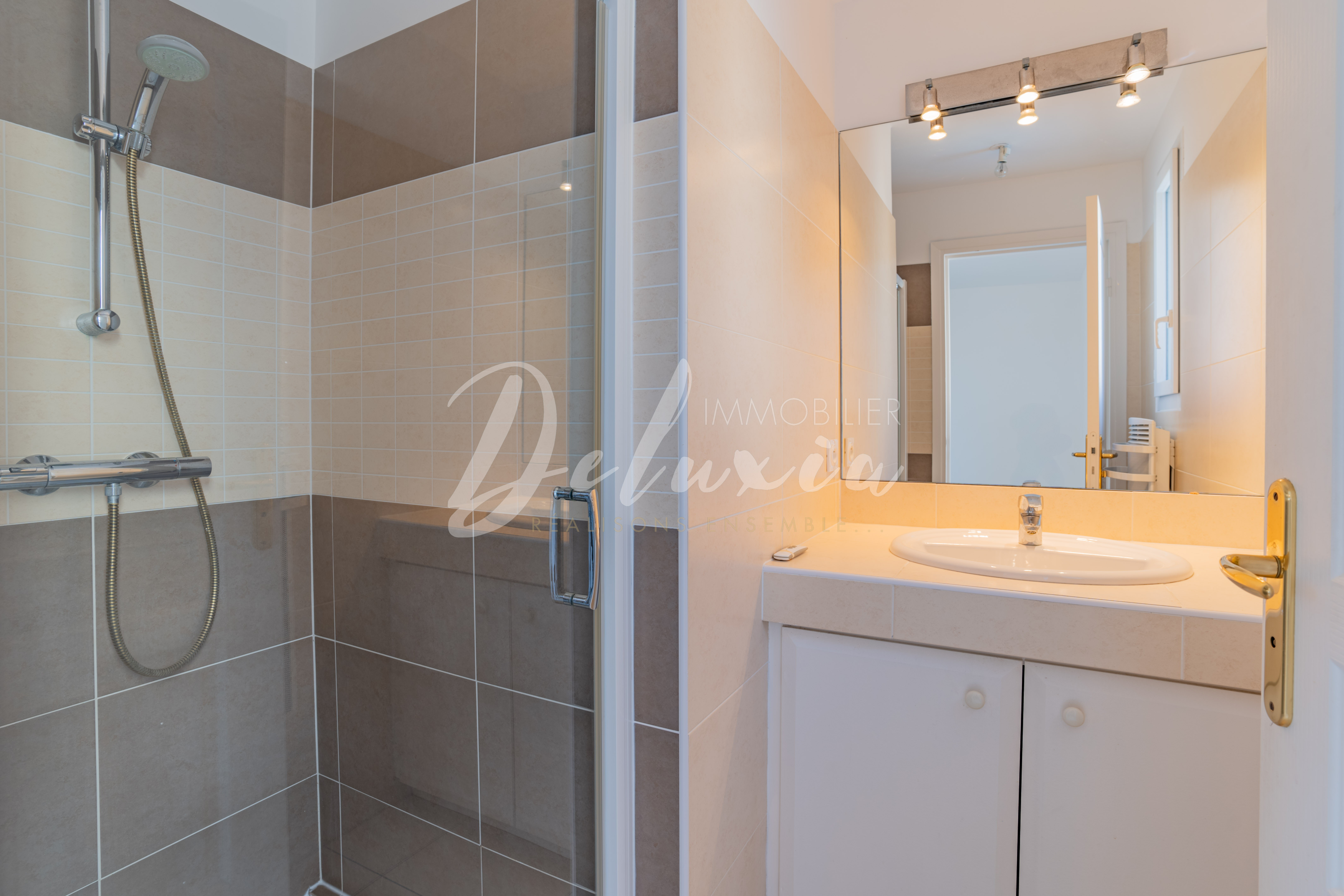 Achat villa avec chambre en suite et salle d'eau à Saint-Raphaël