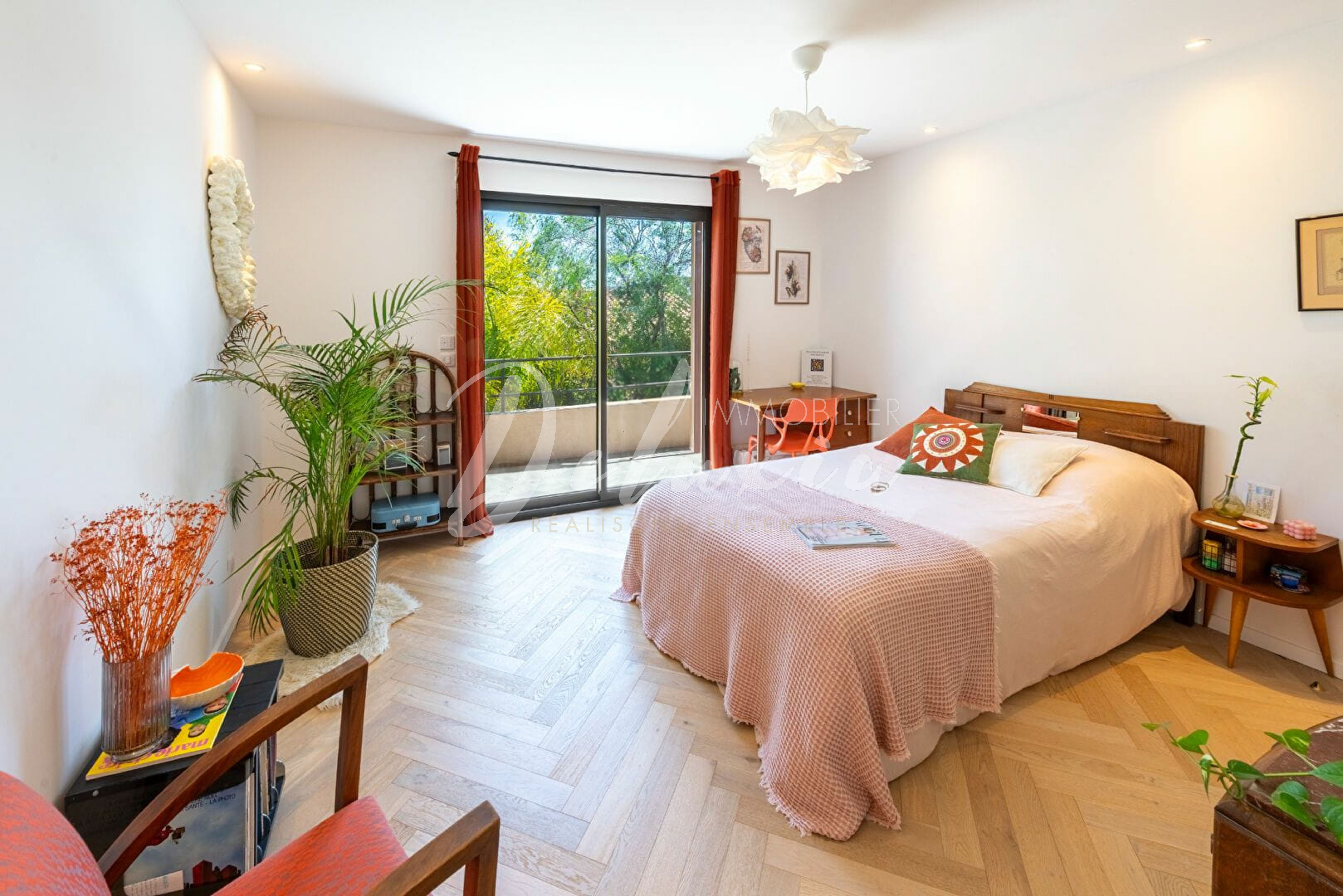 Villa avec vue mer, proche des commerces du Port Santa Lucia et des criques, à Saint-Raphaël.