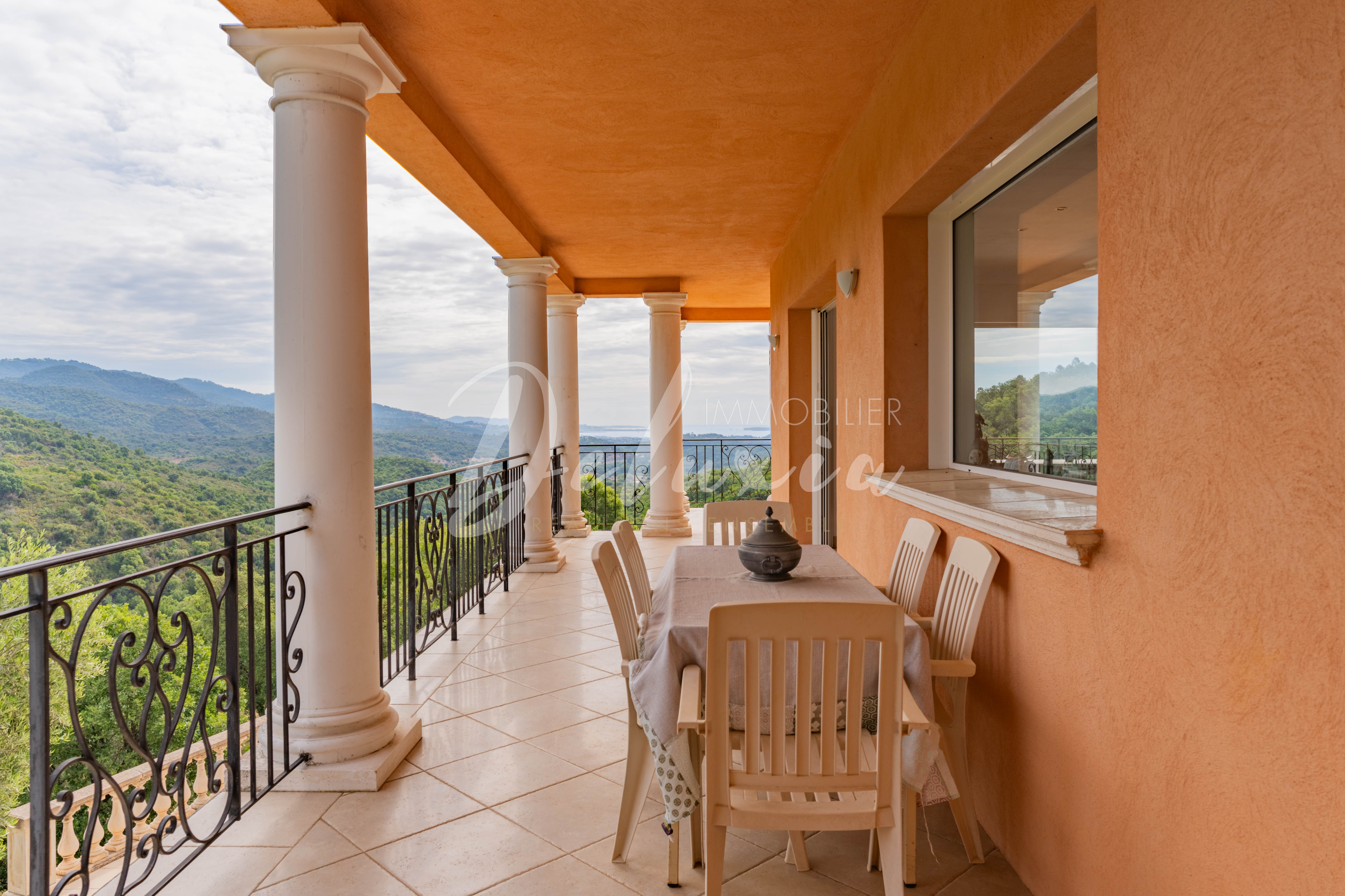Maison à vendre avec vue sur la nature dans le Sud de la France 