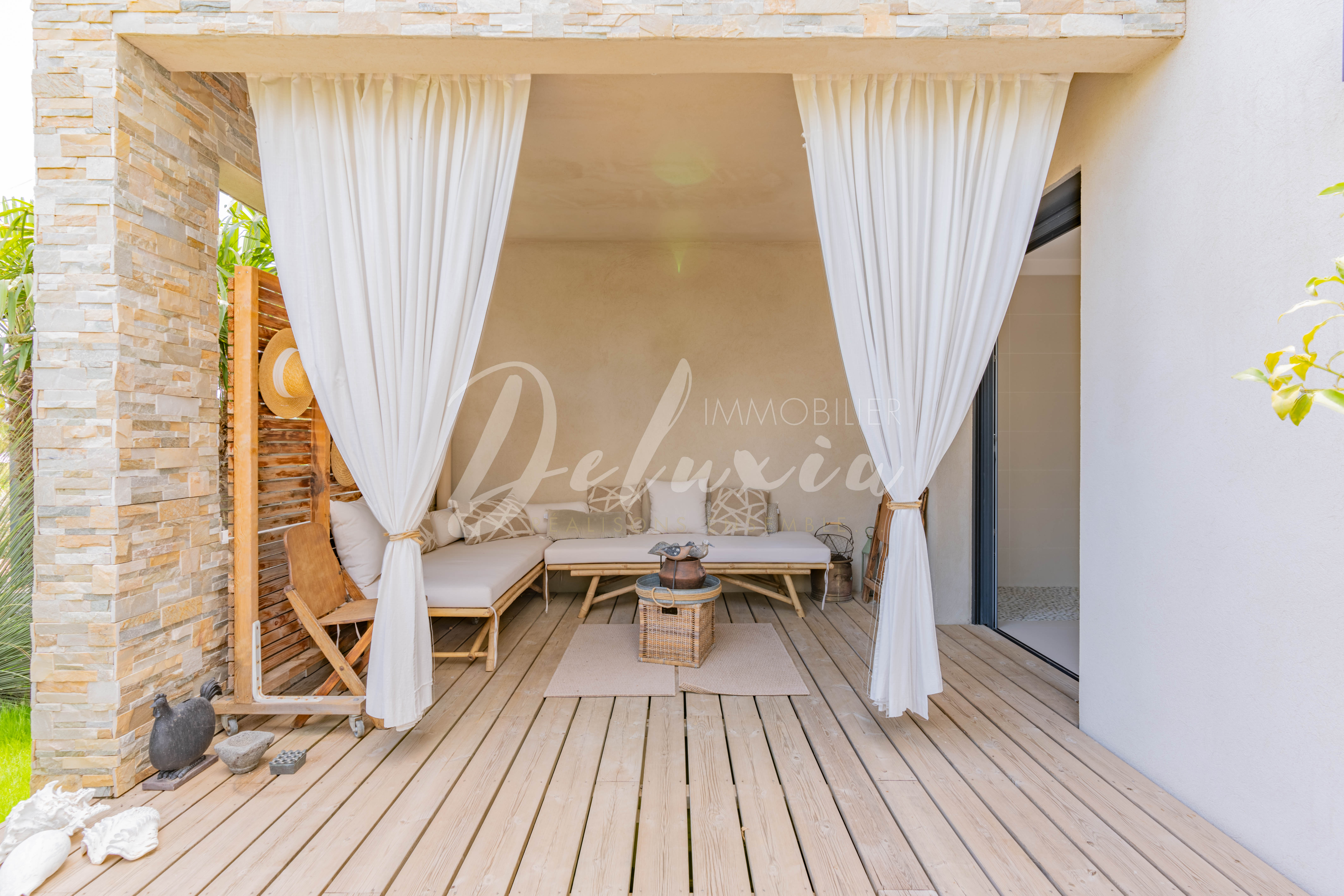 Villa à vendre avec de grands extérieurs à Sainte-Maxime 