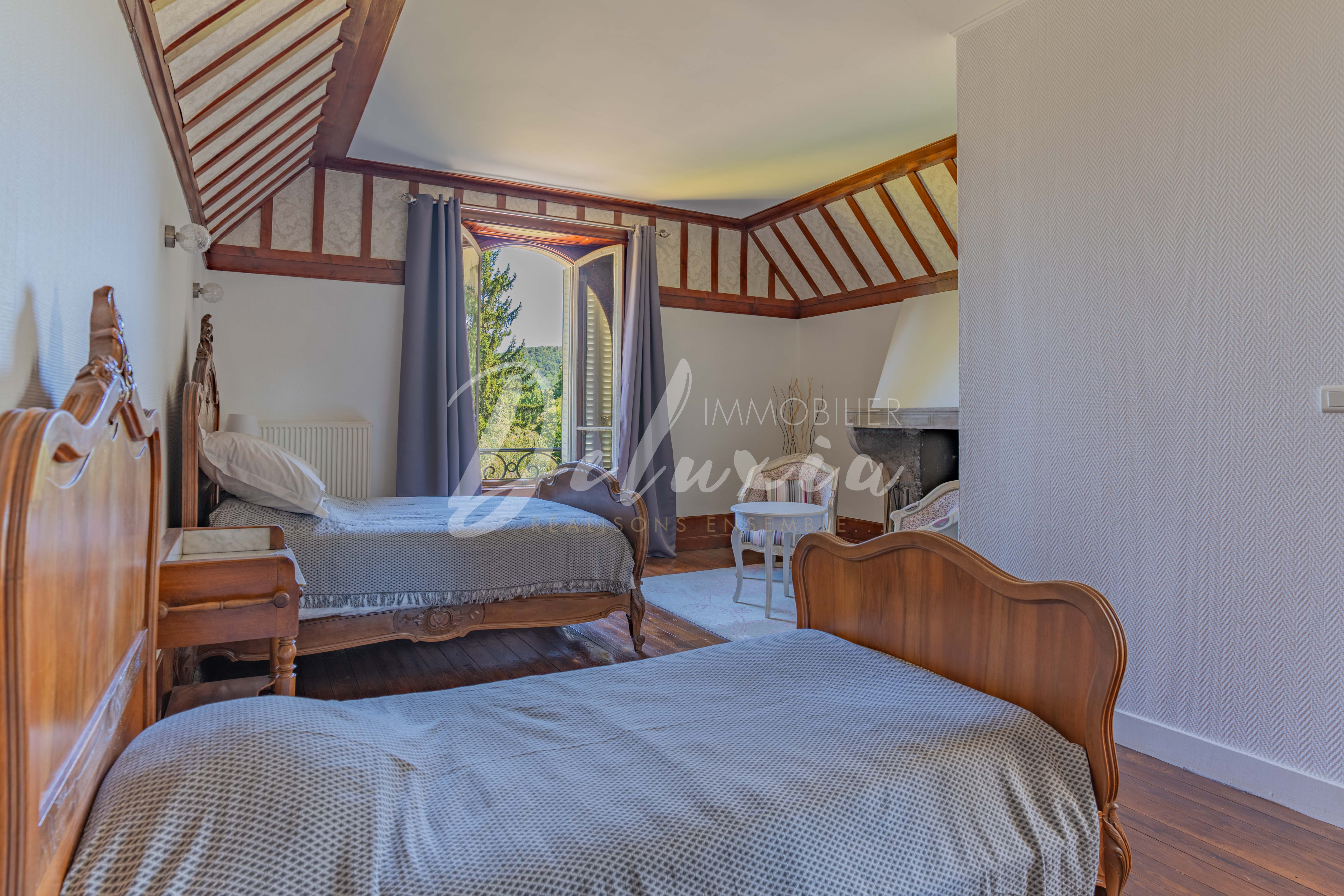 Domaine chambre d'hôtes à vendre en Auvergne-Rhône-Alpes