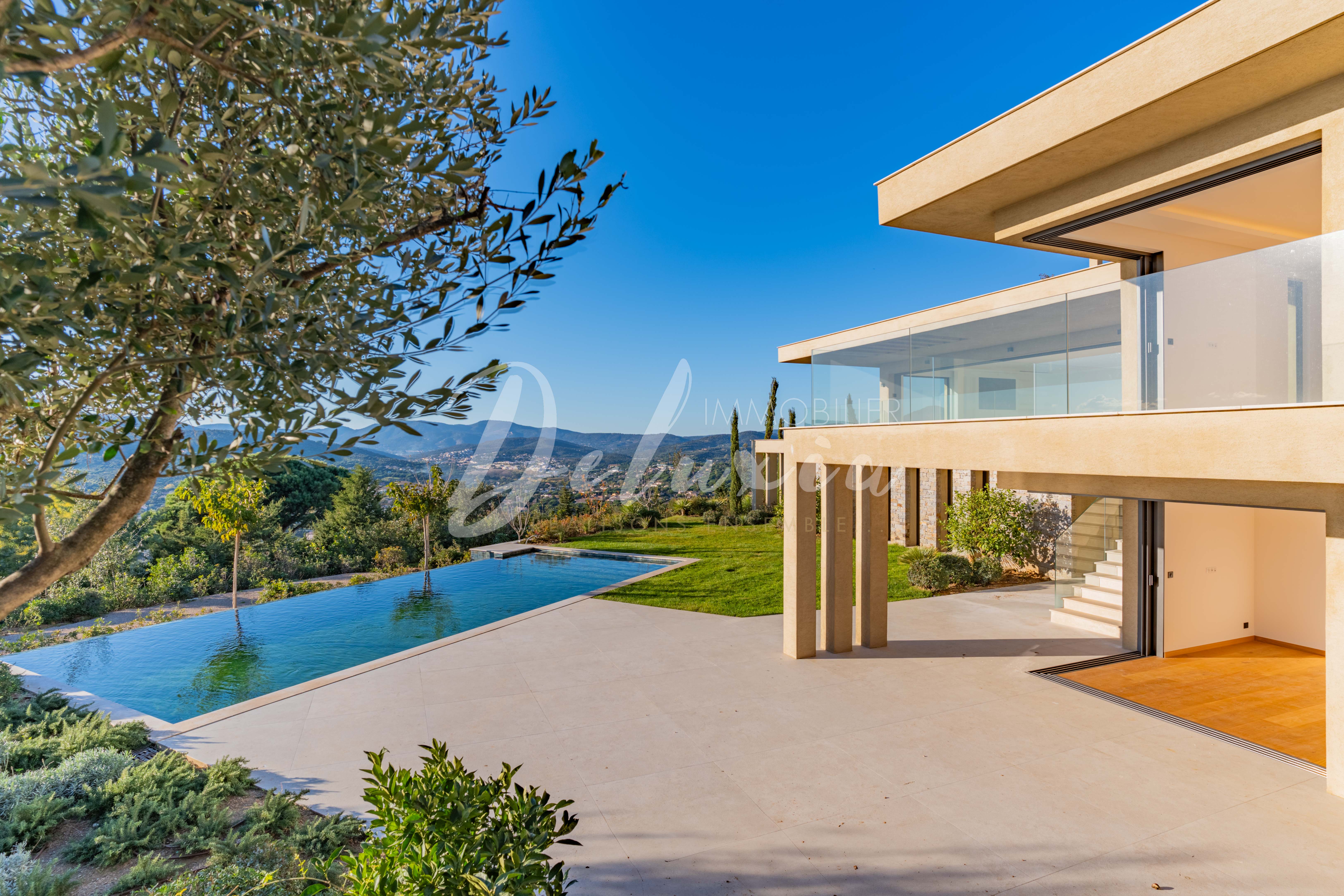 Achat villa avec extérieur paysager à Saint-Maxime 