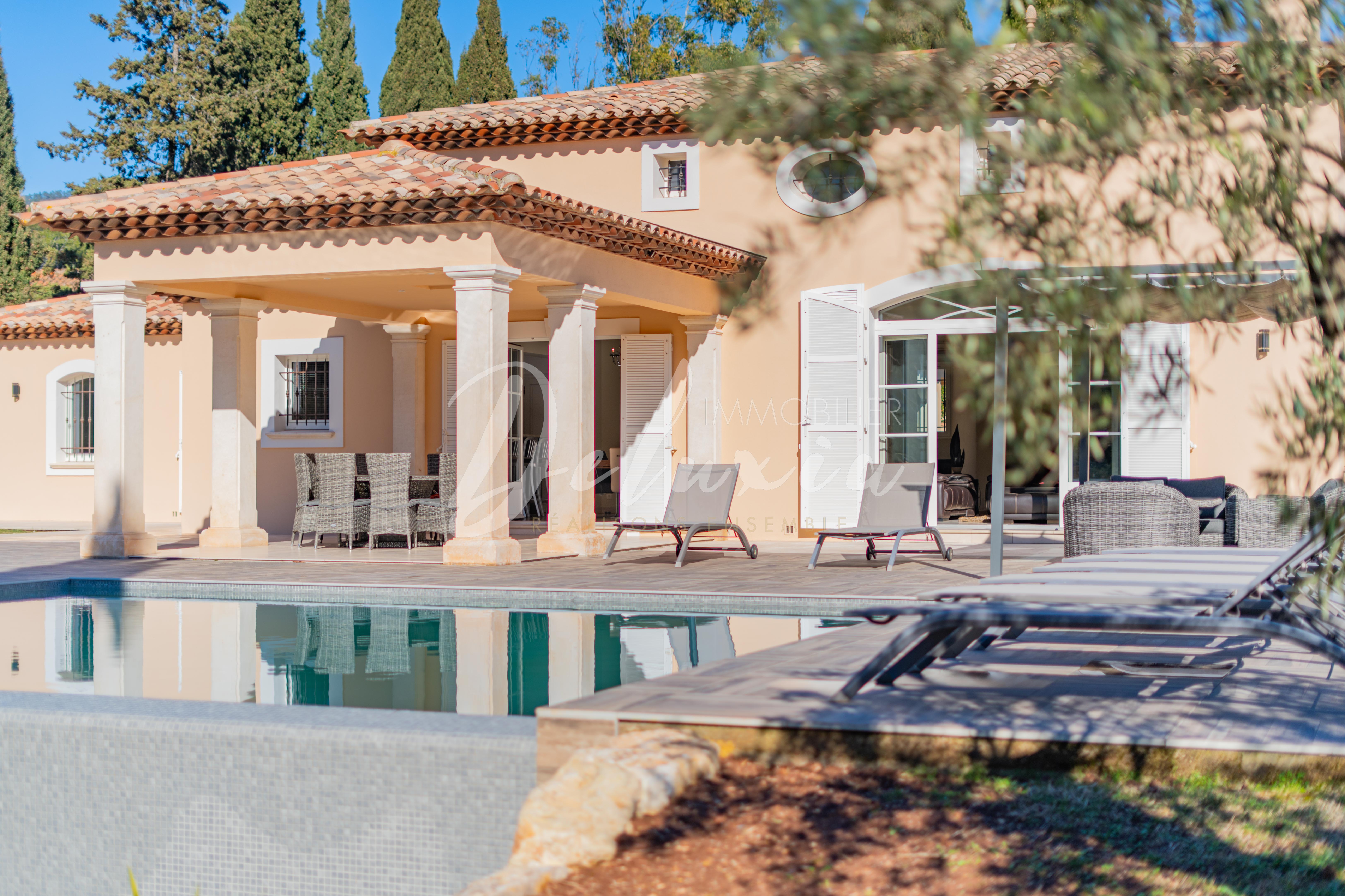 Villa à vendre dans un domaine sécurisé sur la Côte d'Azur
