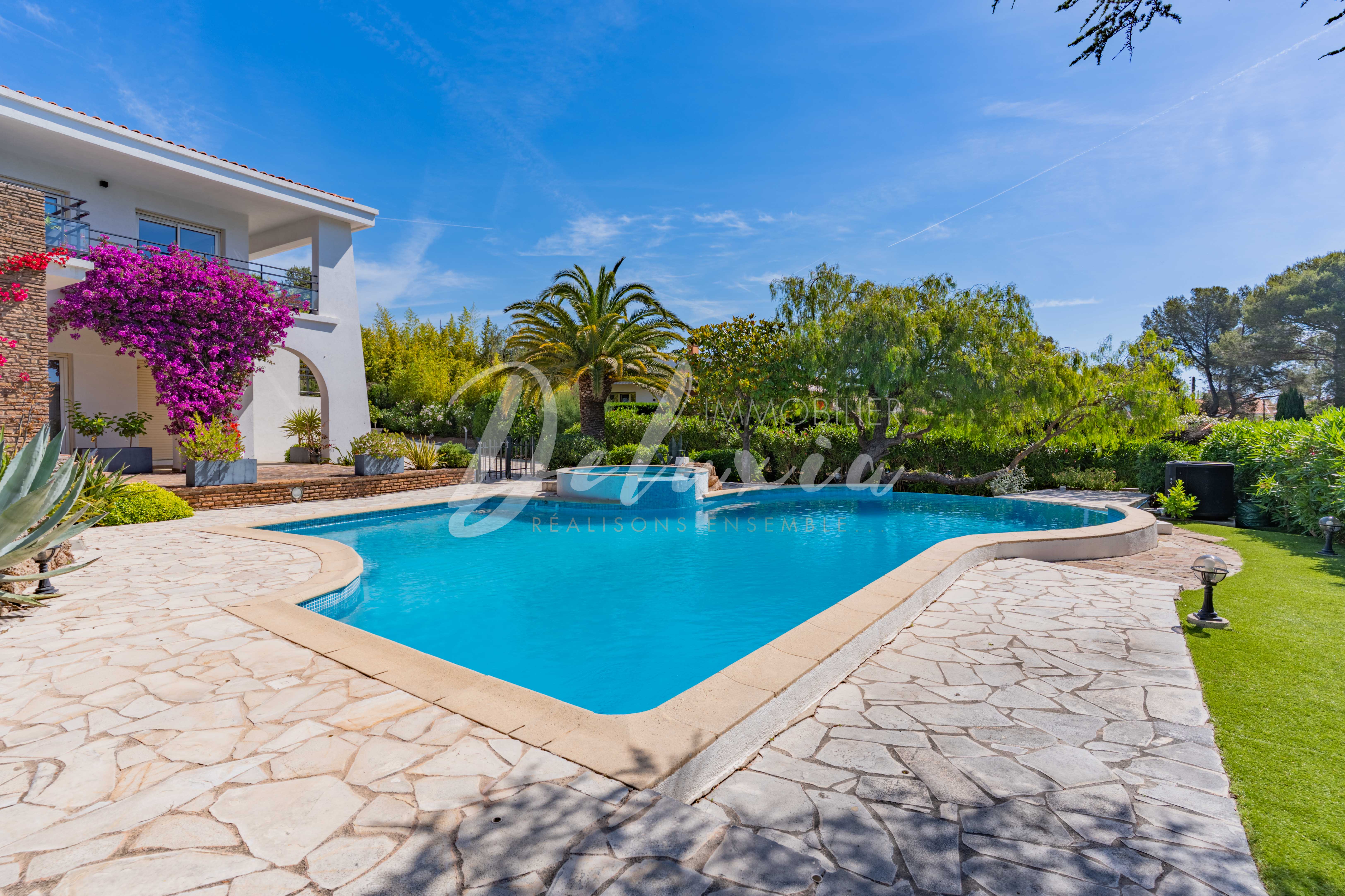 Appartement à vendre avec piscine à Saint-Raphaël 