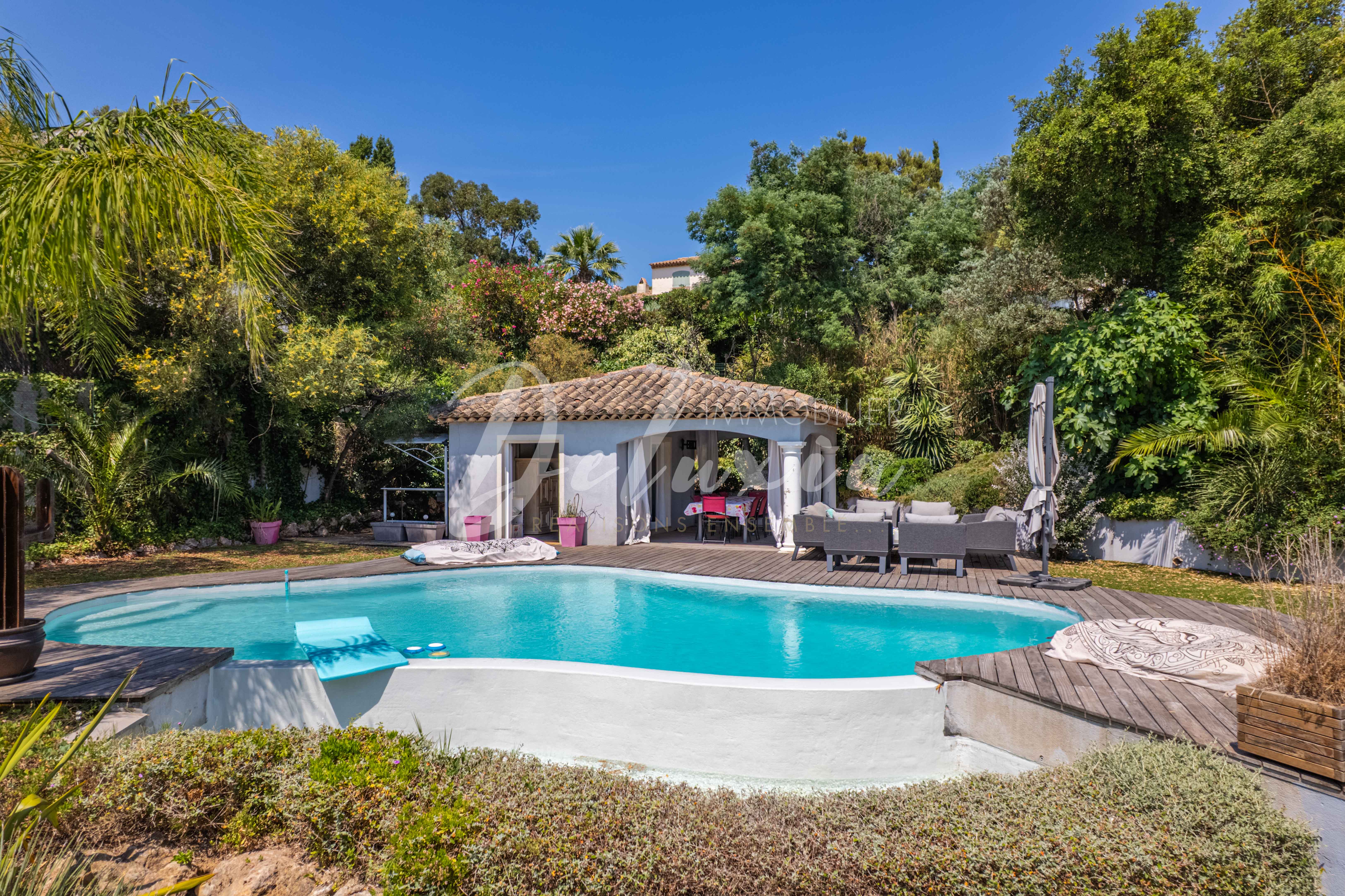 Villa à vendre avec piscine à Saint-Aygulf