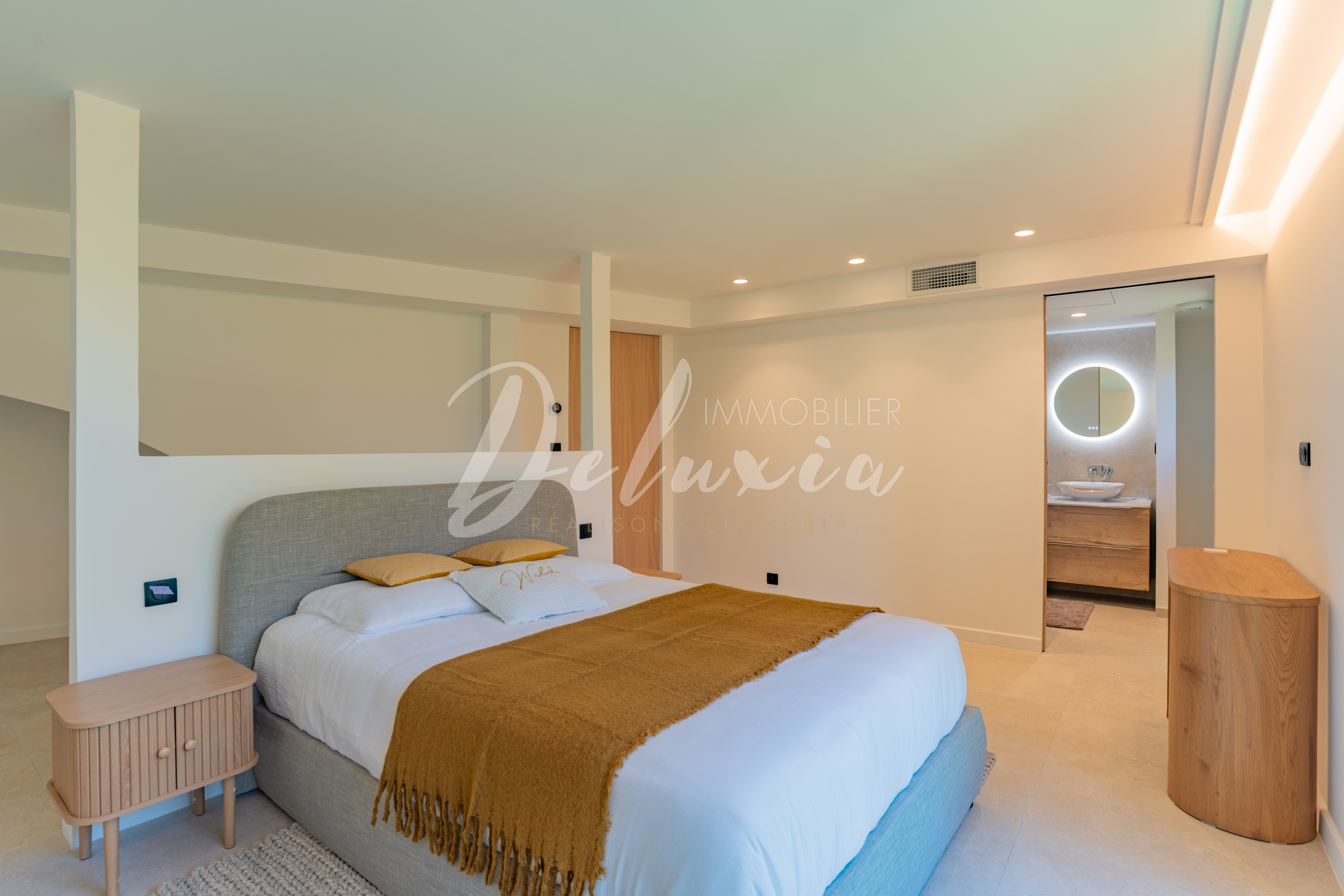 Villa à vendre avec chambre spacieuse à Saint-Raphaël 