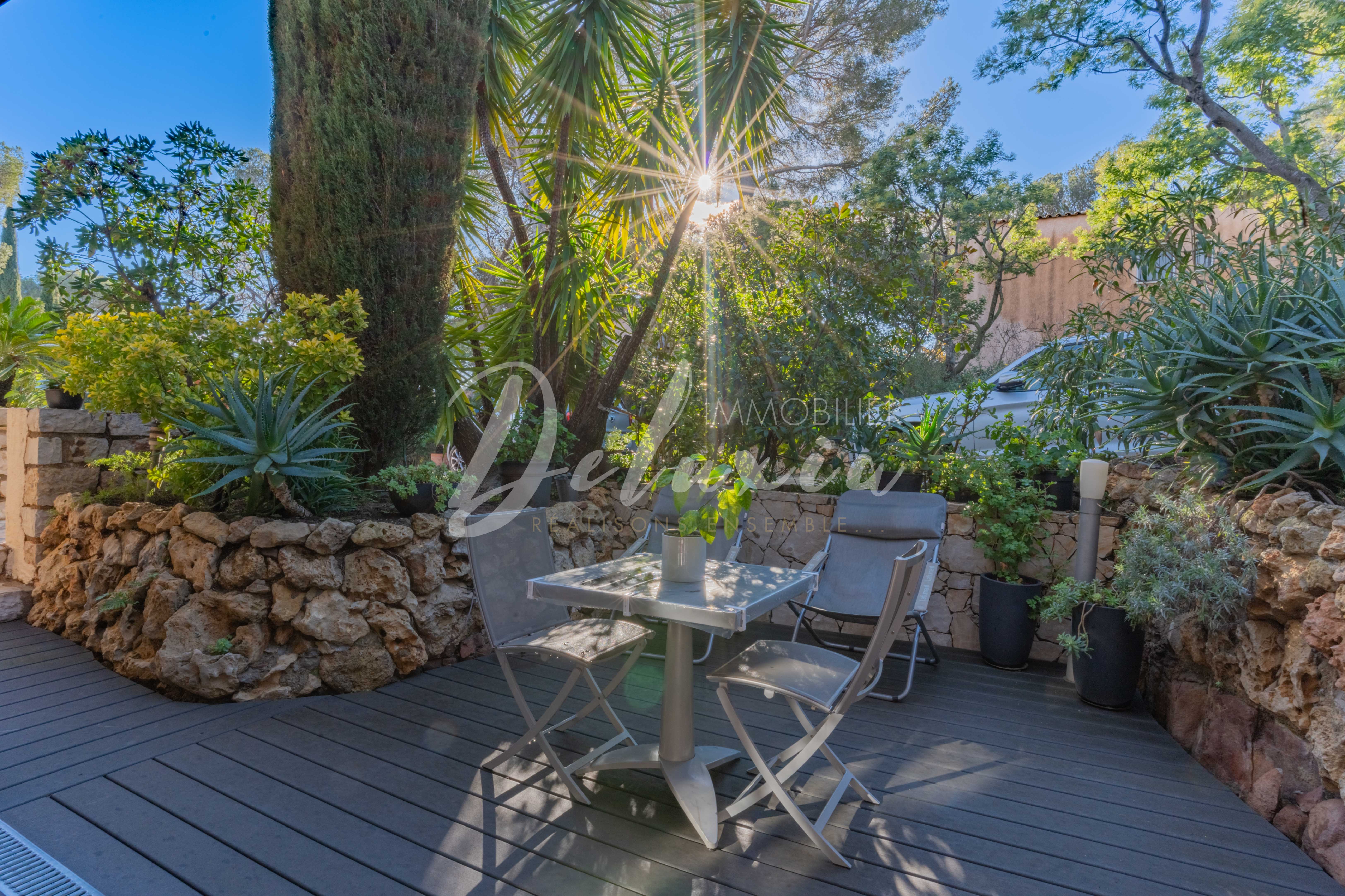 Villa à vendre avec grande terrasse à Saint-Raphaël