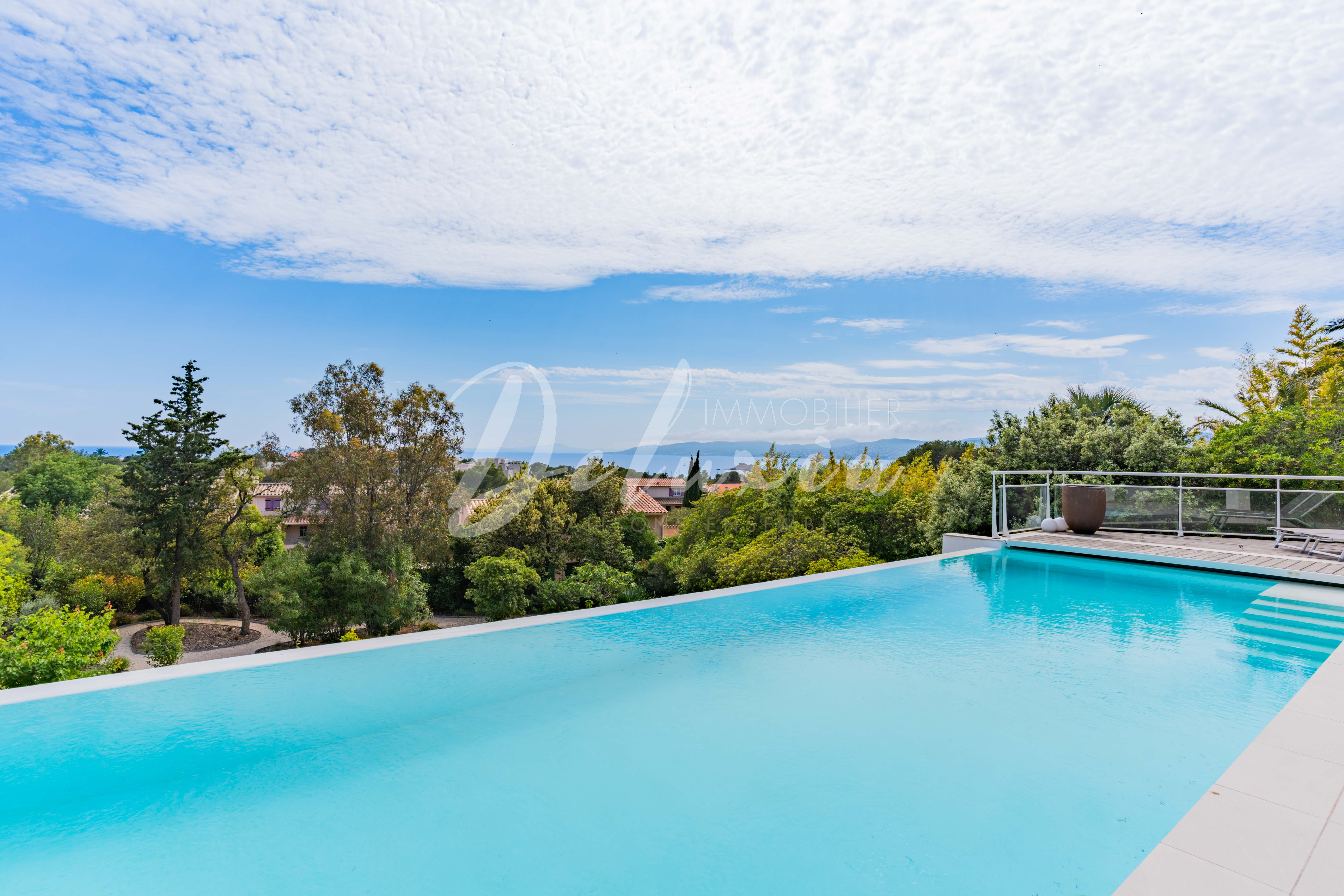 Achat villa avec piscine chauffée à Saint-Raphaël 