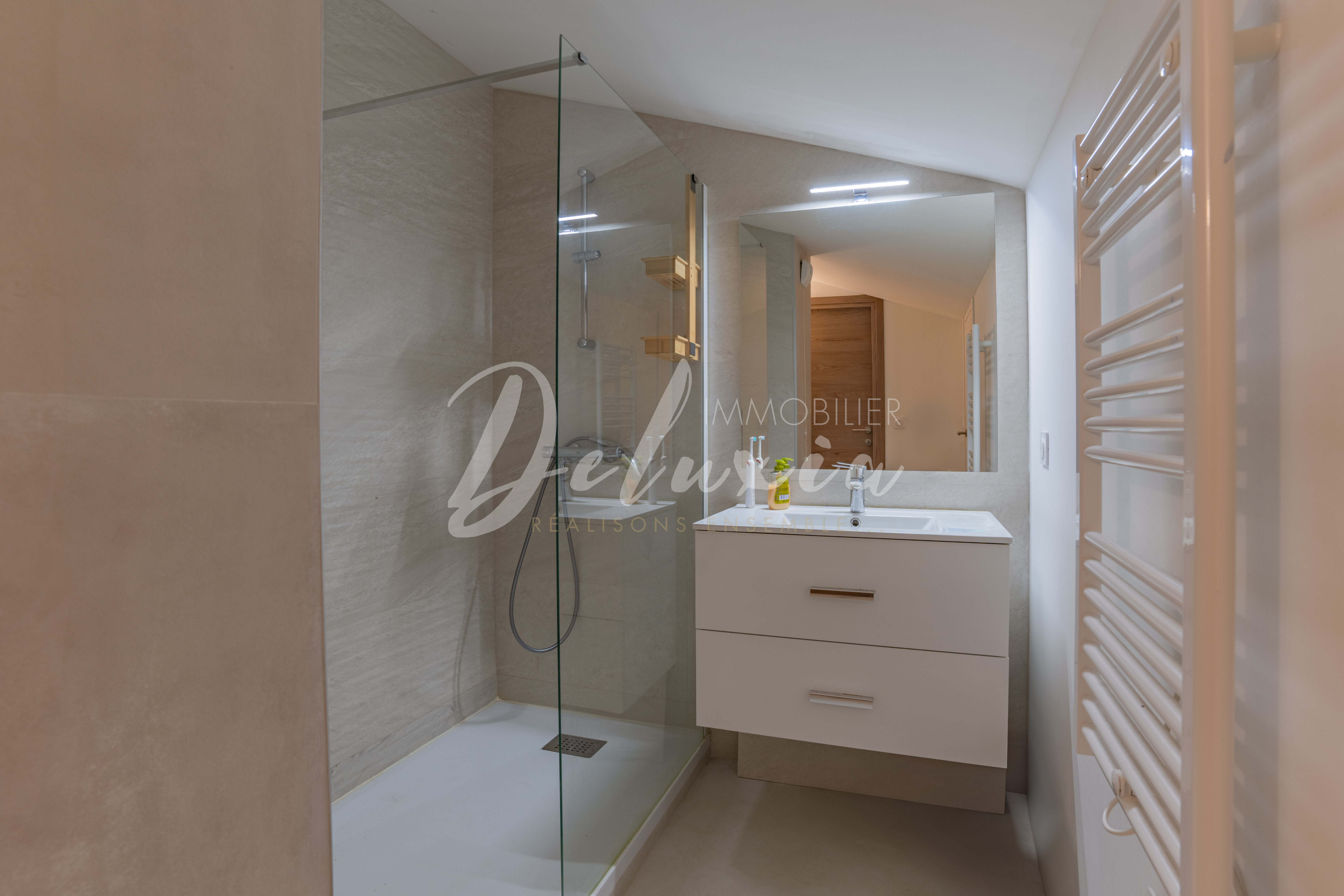 Achat appartement avec salle d'eau moderne à Saint-Raphaël 