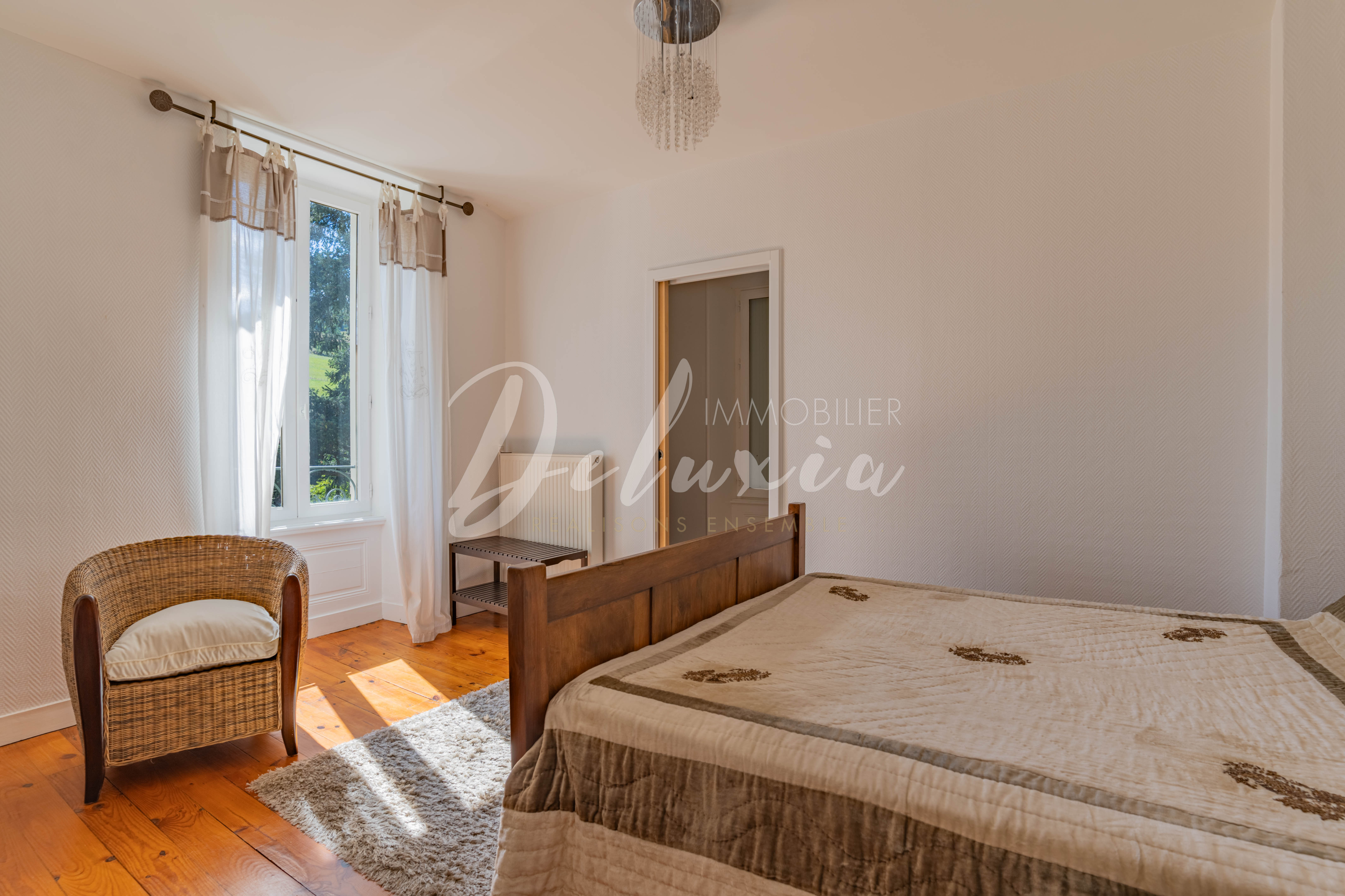 Achat domaine avec chambres modernes à Saint-Julien-Molin-Molette