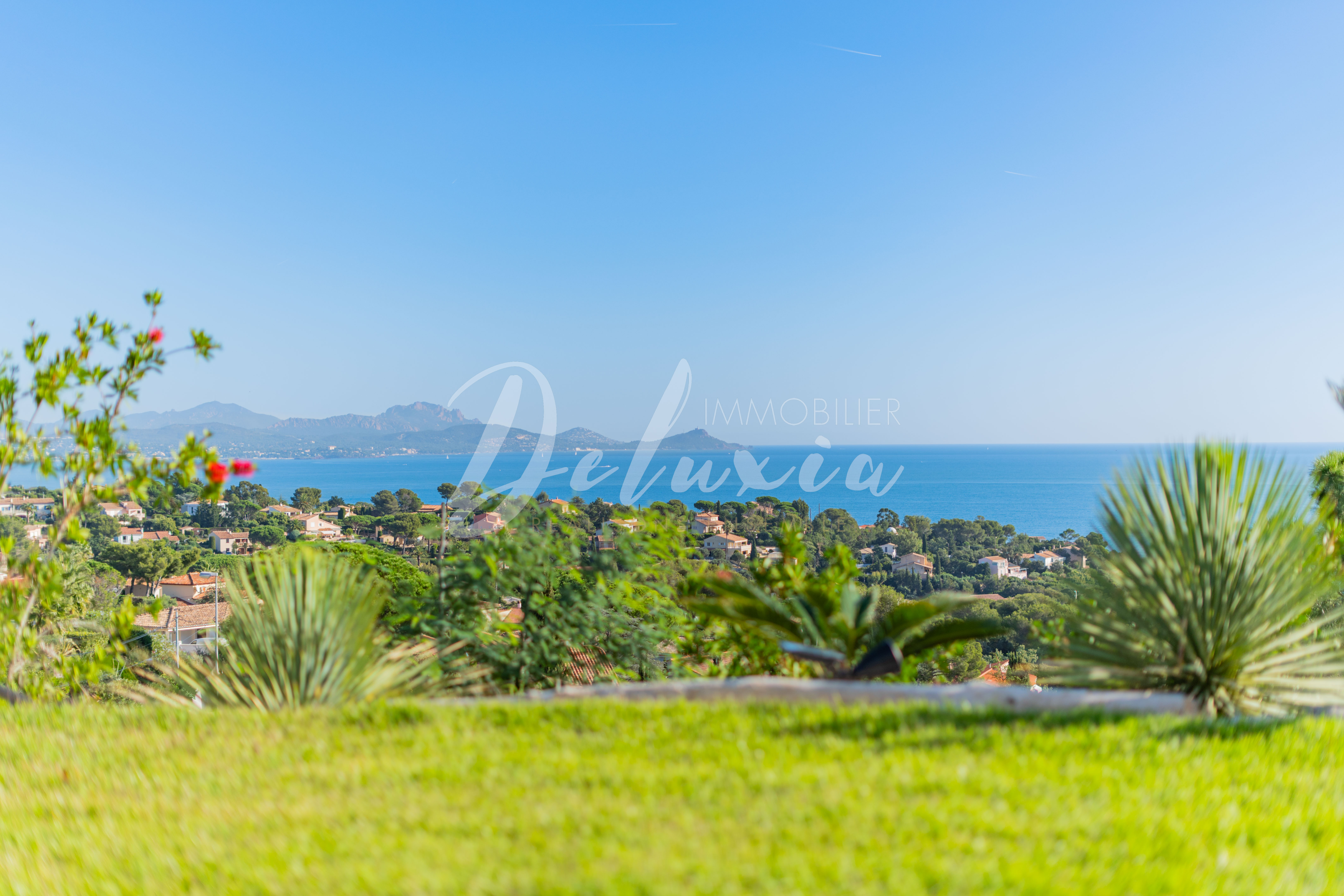 Maison à vendre avec terrain paysager vue mer aux Issambres 