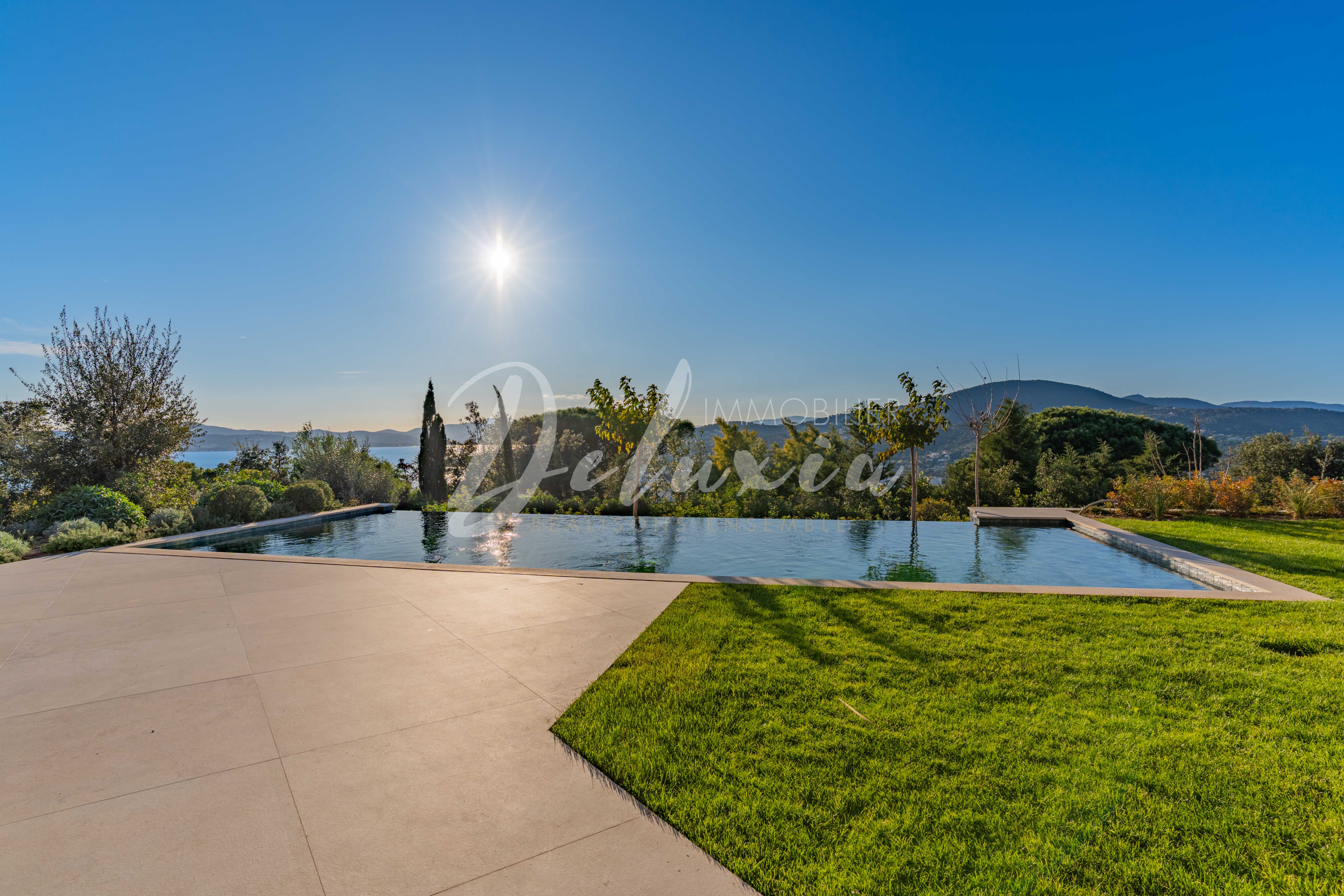 Achat villa avec grande piscine chauffée au sel à Sainte-Maxime