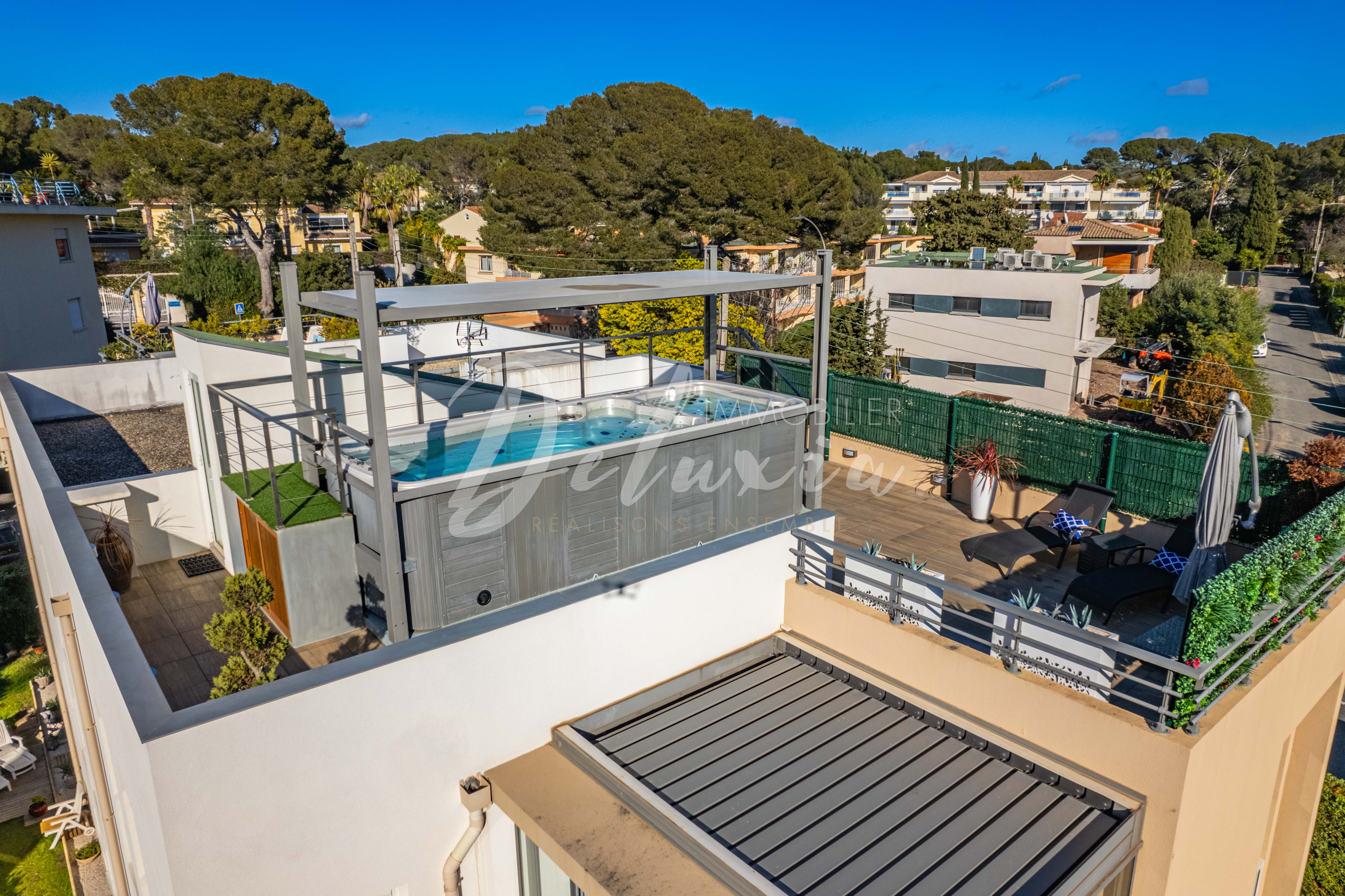 Achat appartement avec grand solarium et jacuzzi à Saint-Raphaël