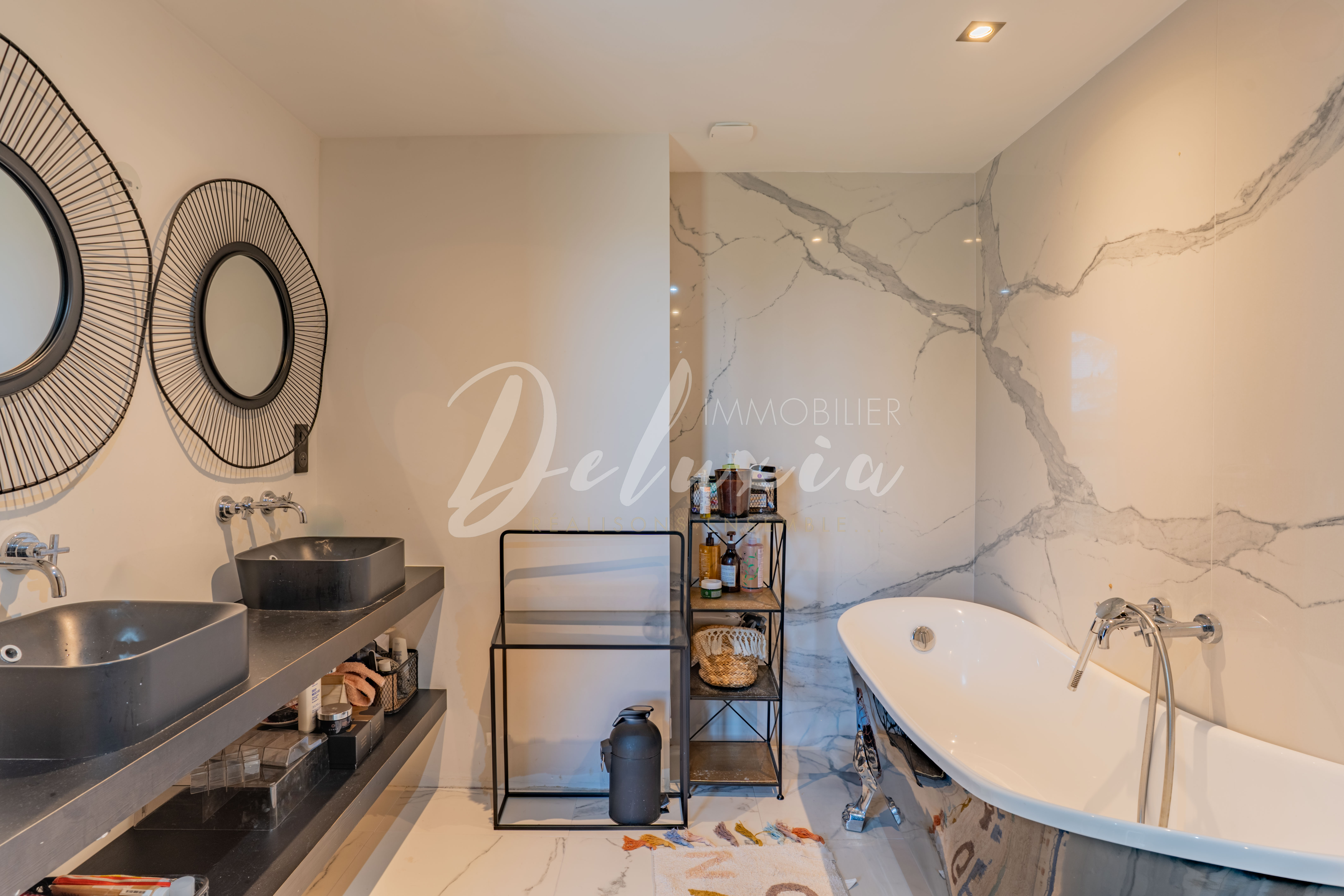Villa rénovée avec piscine et 4 chambres au cœur de Valescure à Saint-Raphaël.