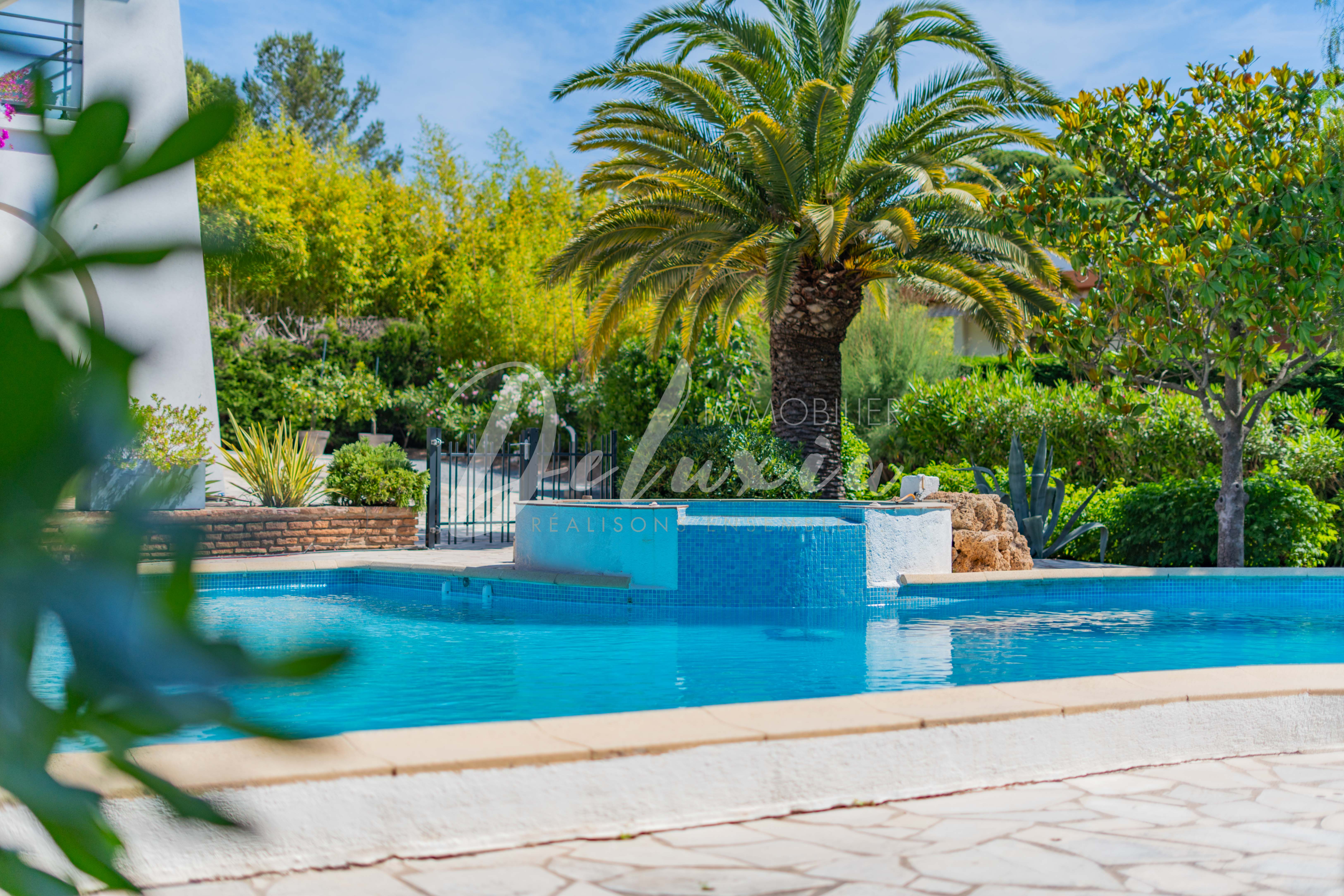 Achat appartement avec piscine au sel à Boulouris 