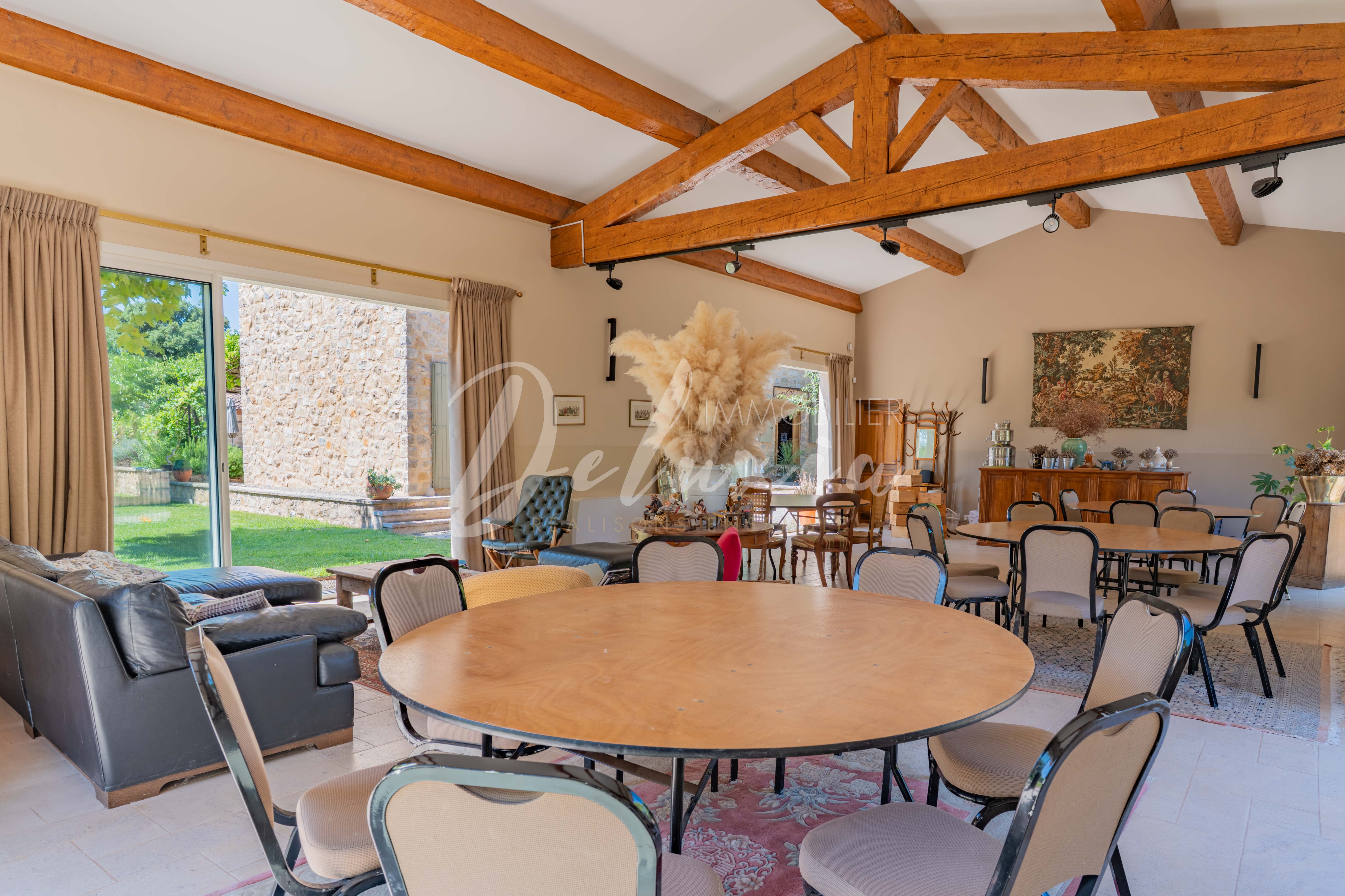 Domaine avec grande salle de réception à vendre à Lorgues 