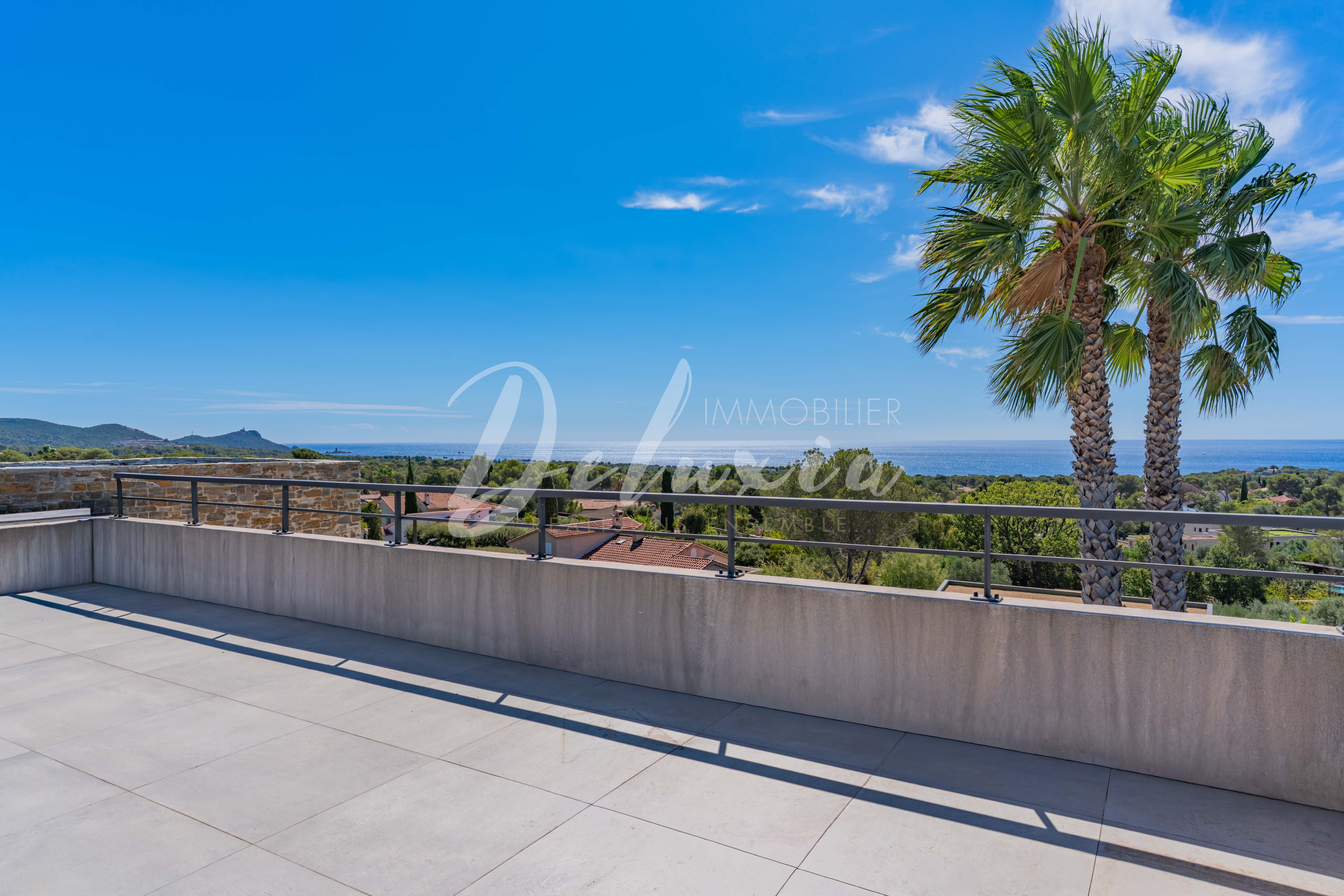 Appartement à vendre avec vue mer panoramique à Saint-Raphaël 