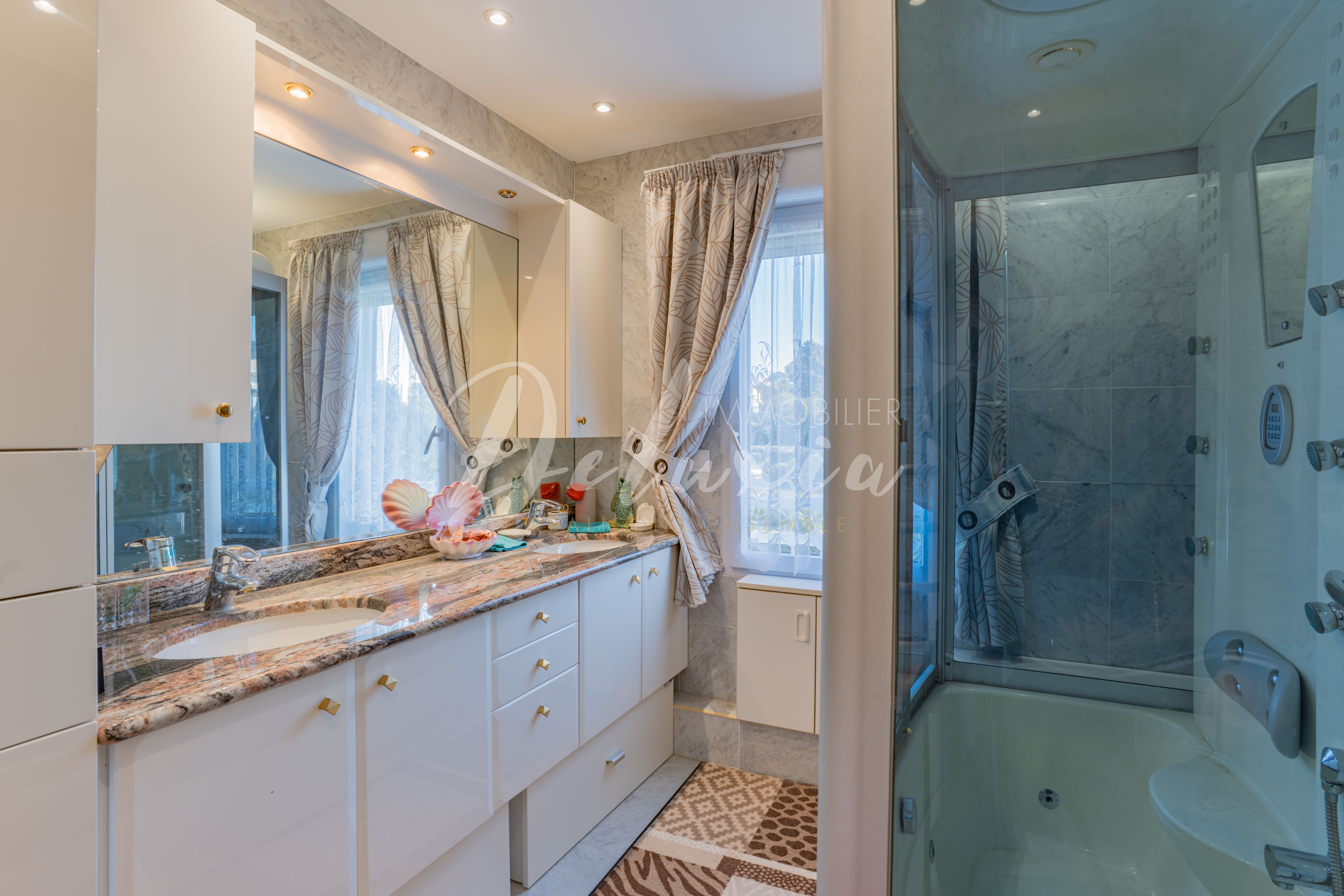 Appartement à vendre avec grande salle de bains à Saint-Raphaël