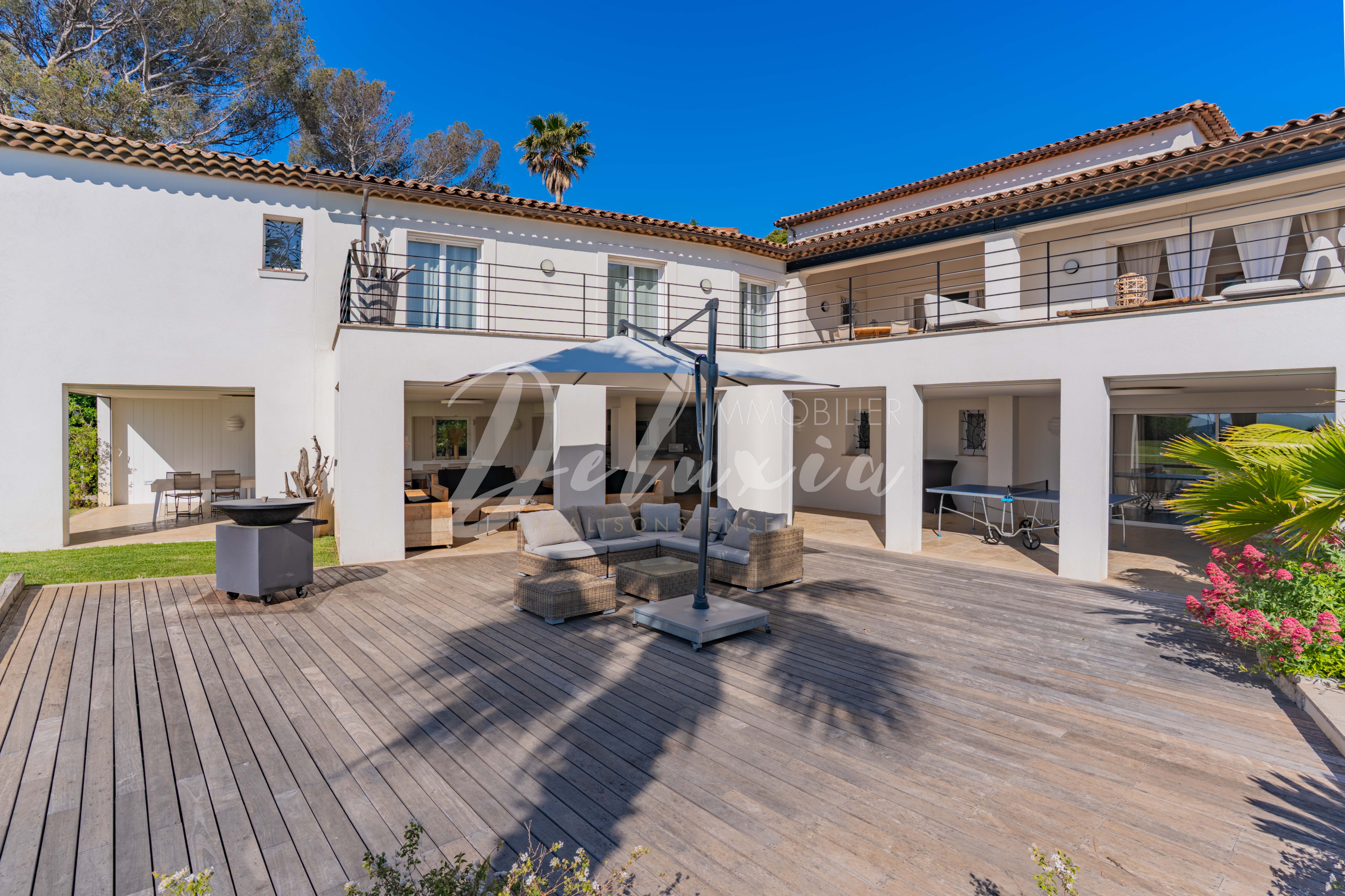 Villa à vendre avec vaste pool house à Sainte-Maxime