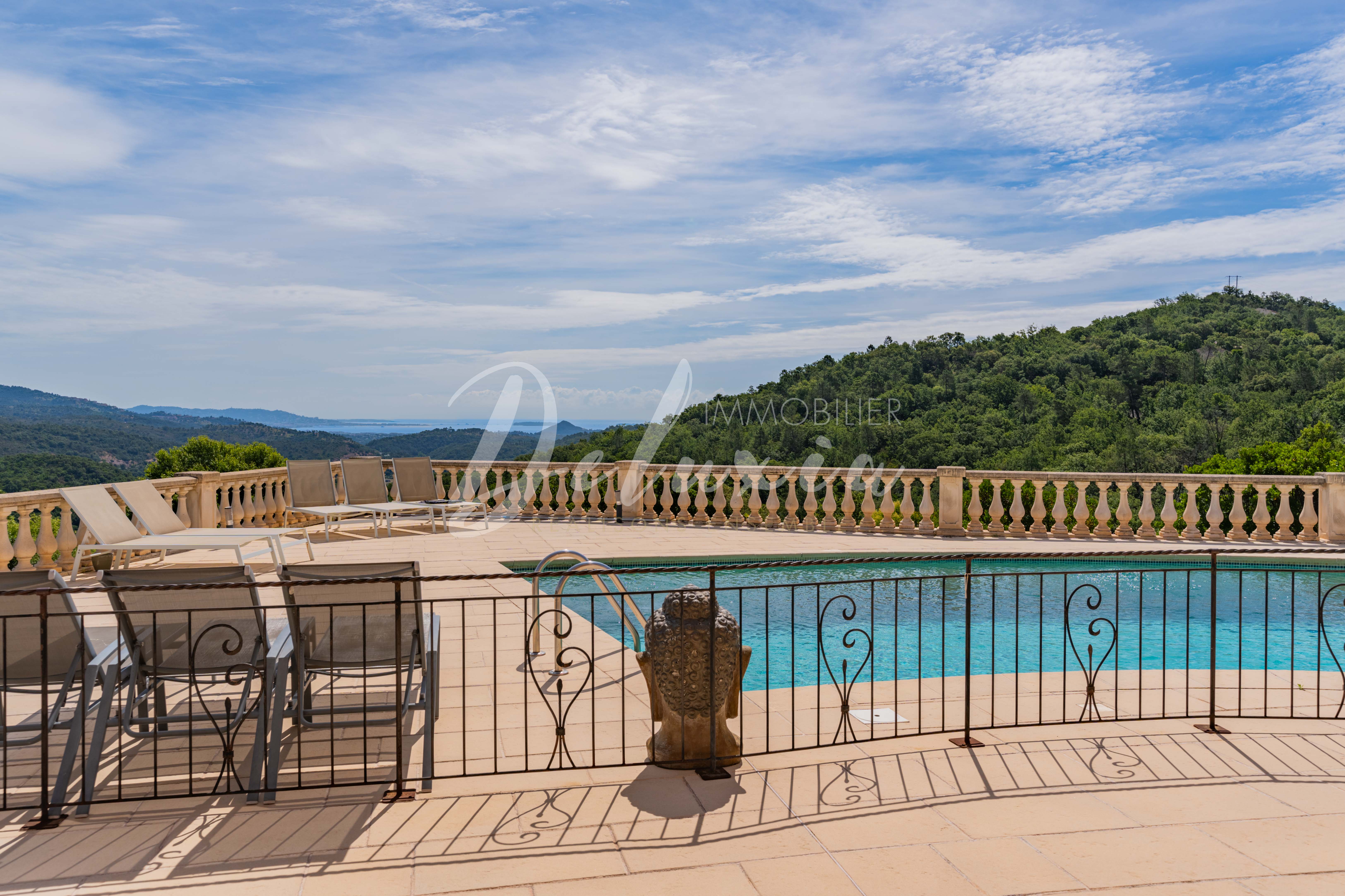 Achat maison avec grande piscine vue mer aux Adrets-de-L'Estérel