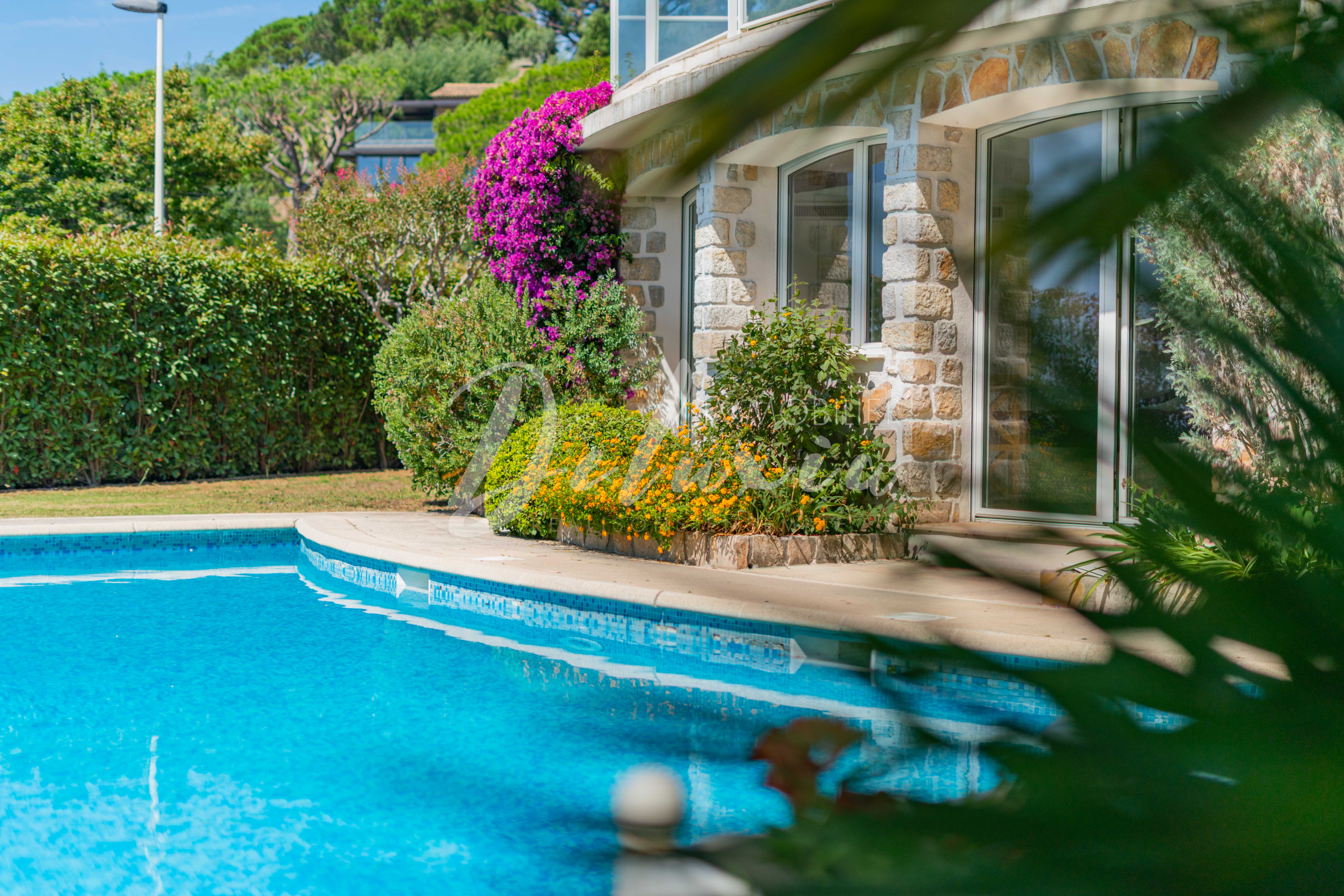 Achat maison avec grand jardin à Cannes. 