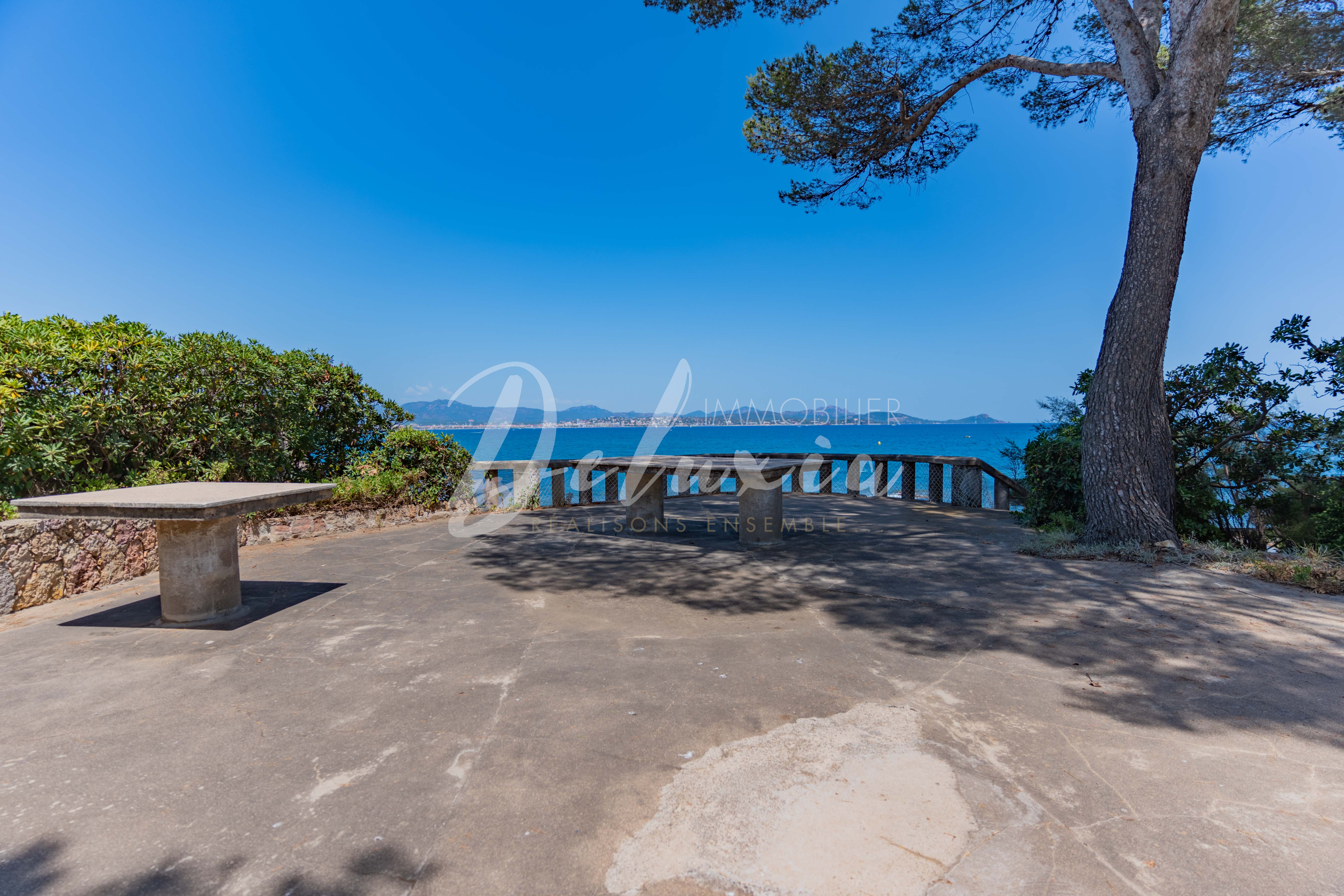 Villa à vendre avec vue mer panoramique à Saint-Aygulf