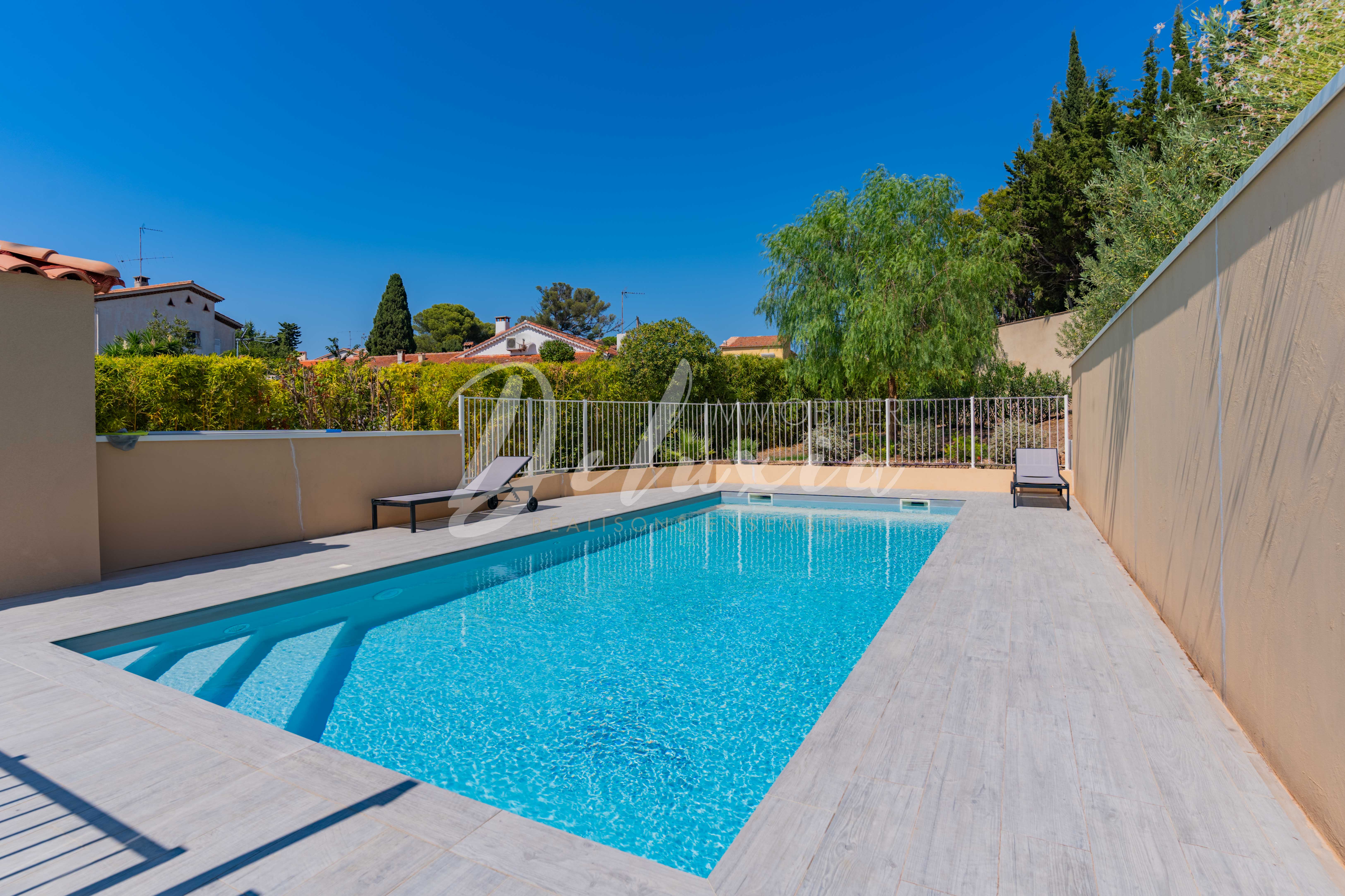 Appartement à vendre dans une résidence avec piscine à Saint-Raphaël 