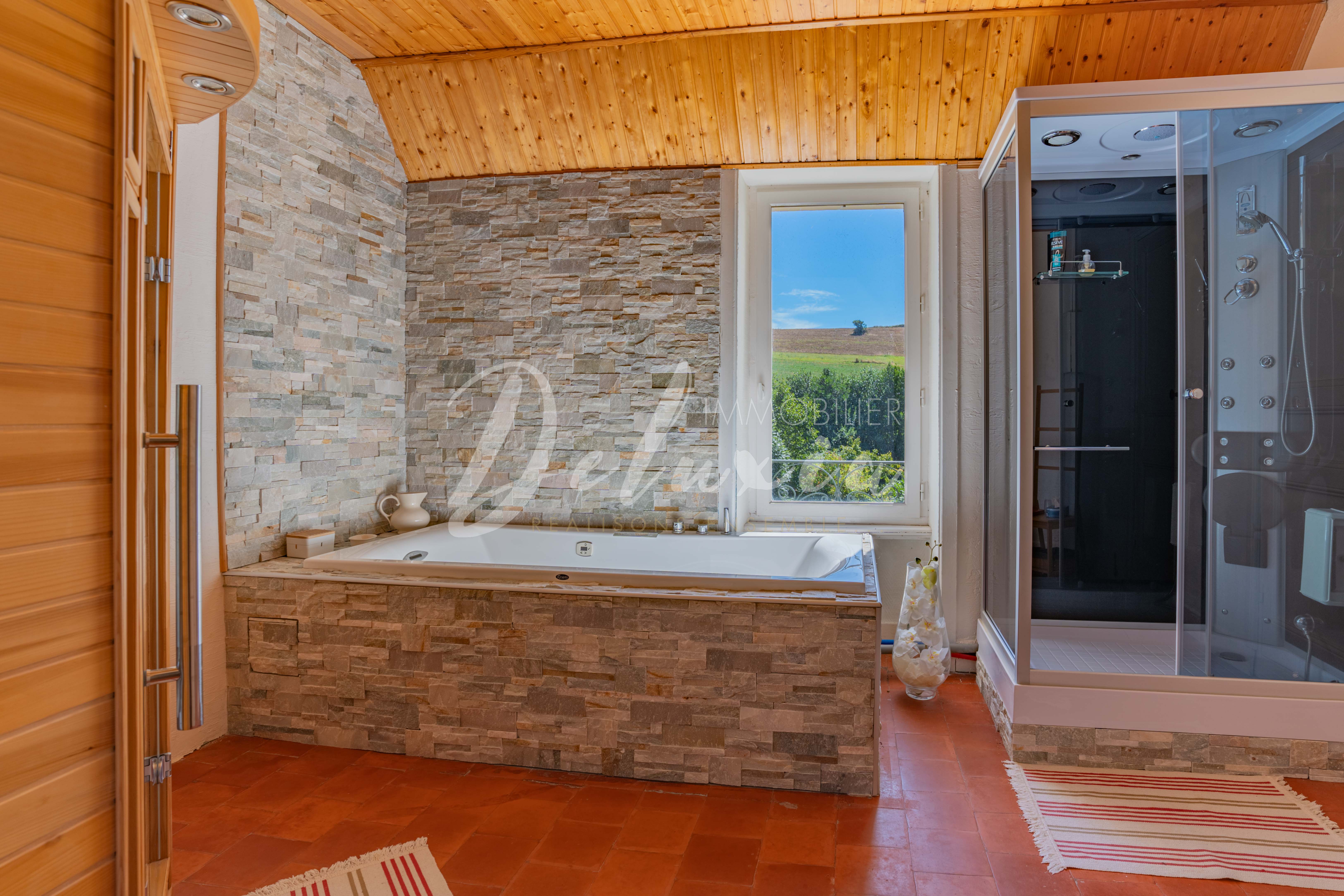 Achat propriété avec salle de bains moderne à Saint-Julien-Molin-Molette 