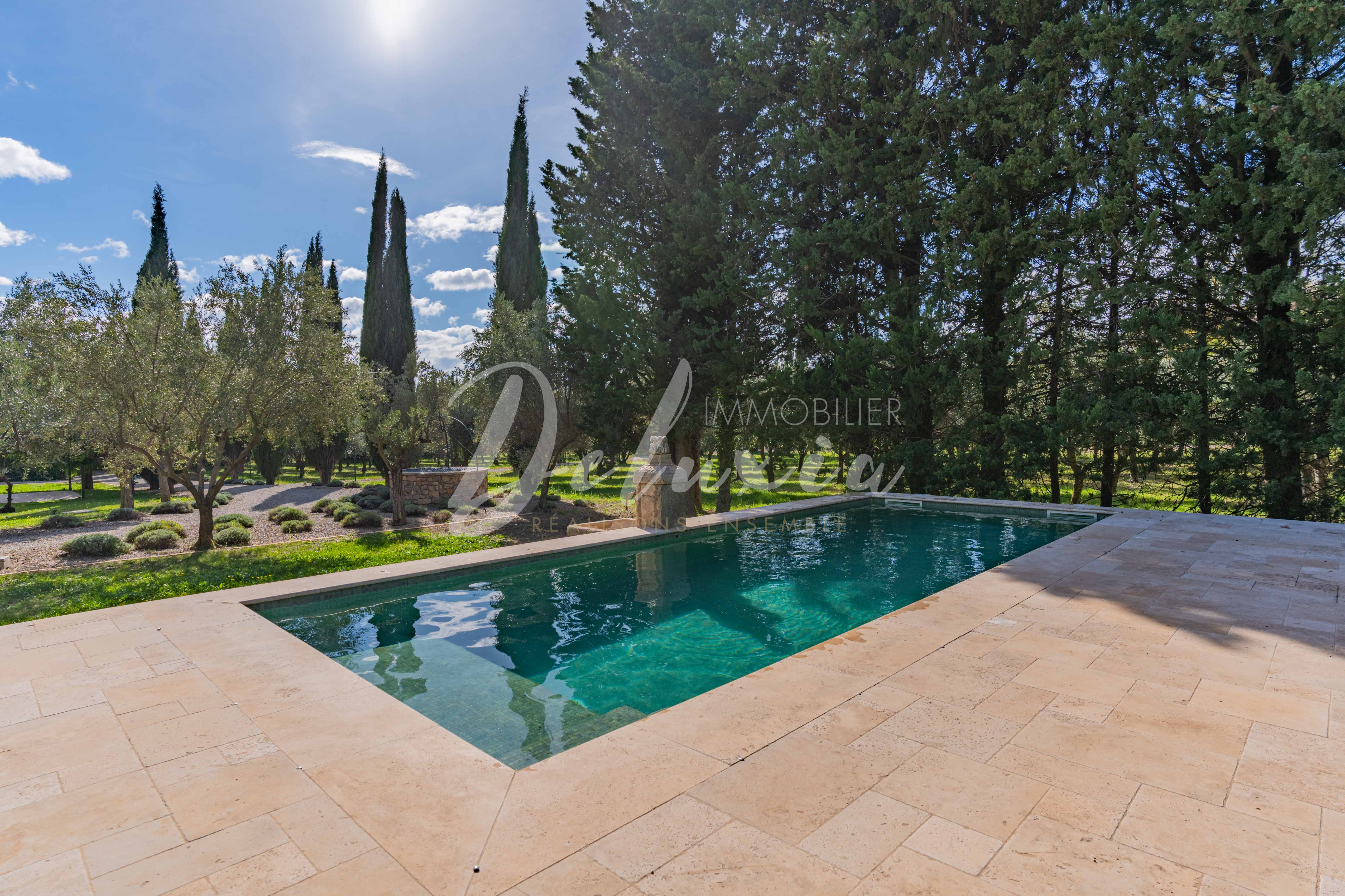 Maison avec grande piscine à vendre dans l'Arrière Pays-Varois