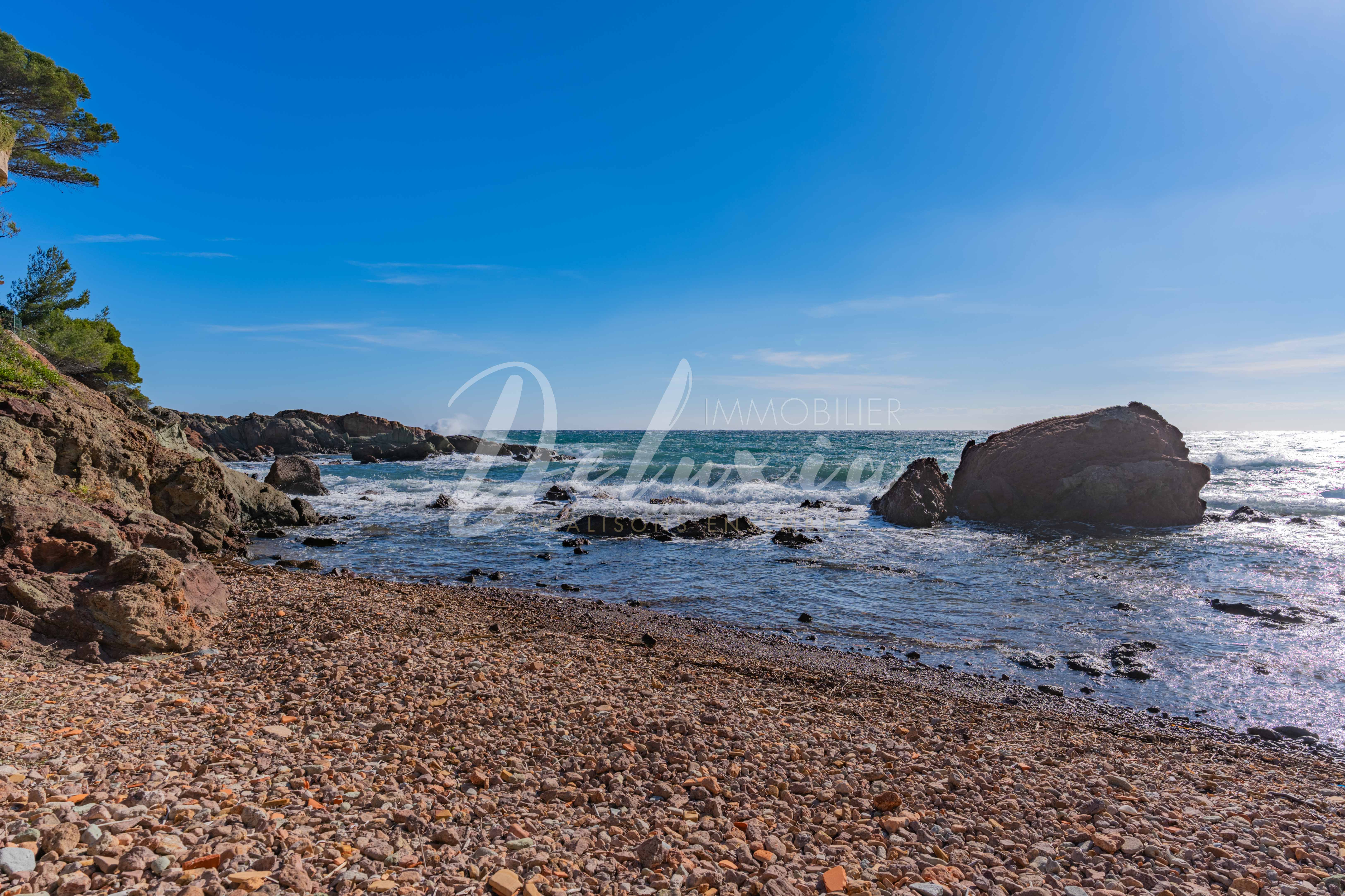 Appartement avec accès privatif à la plage à vendre à Agay 