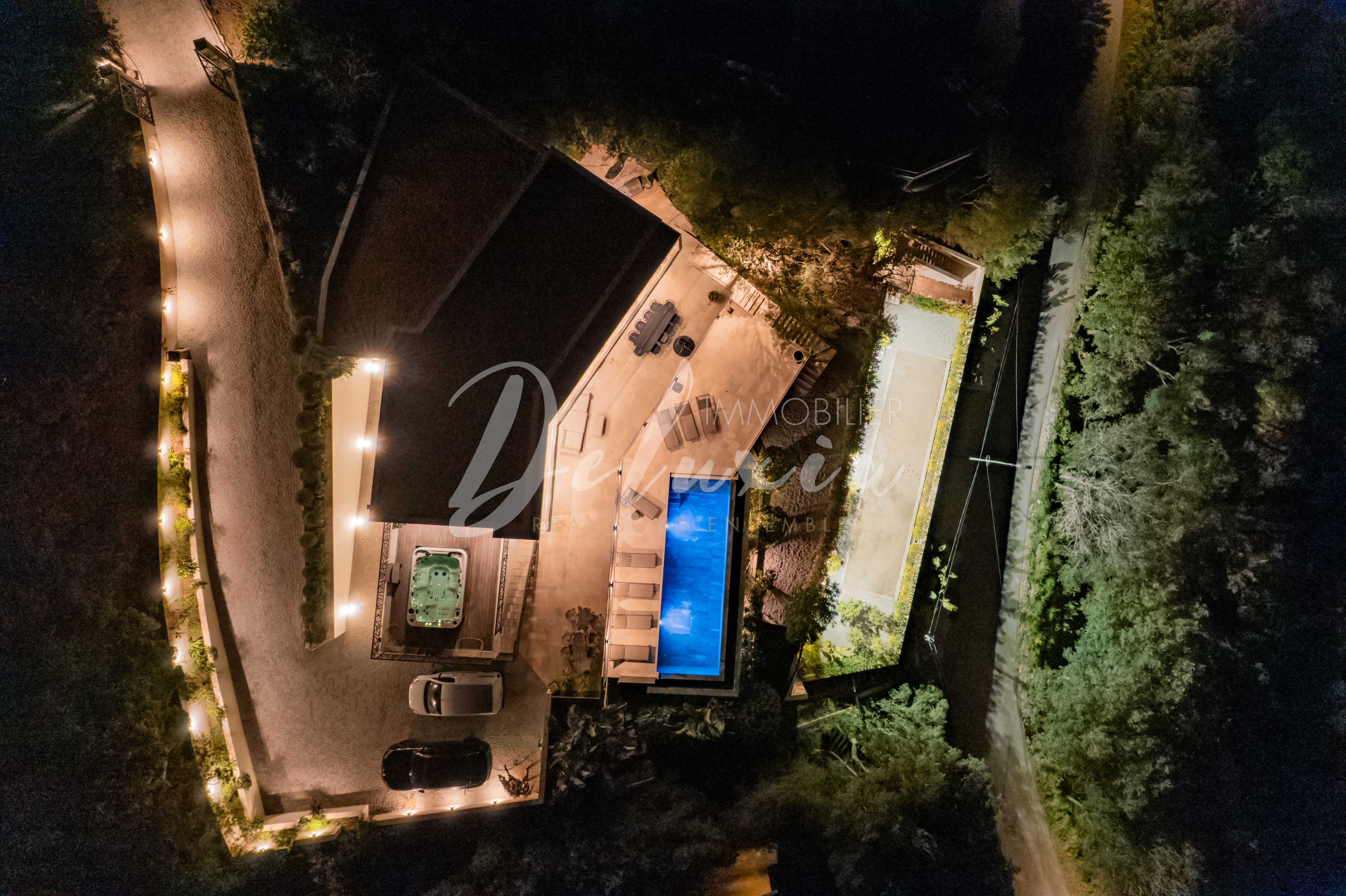 Villa avec 6 chambres, piscine, vue mer, dépendance et grand garage aux Issambres.