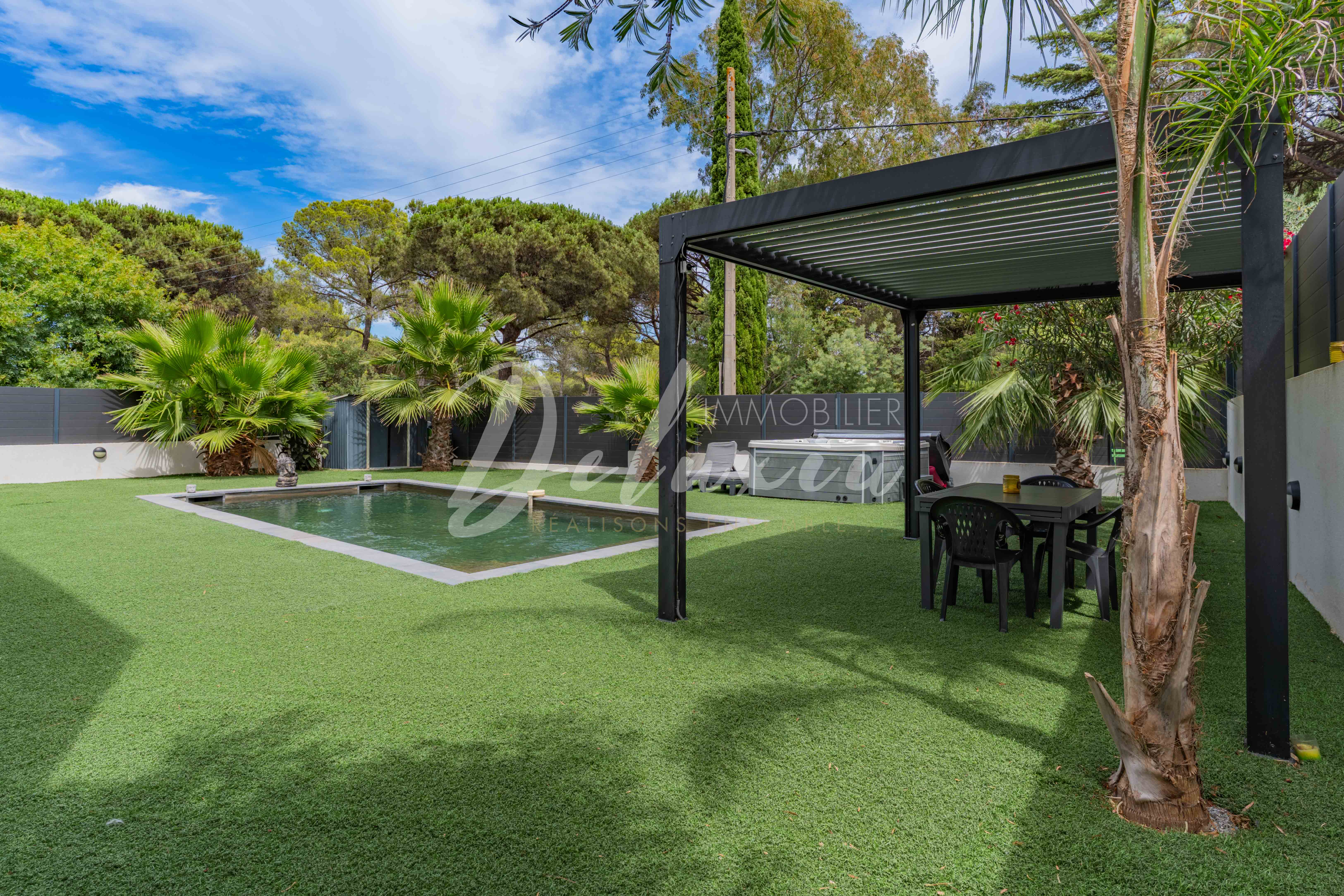 Villa à vendre avec piscine à Saint-Aygulf 