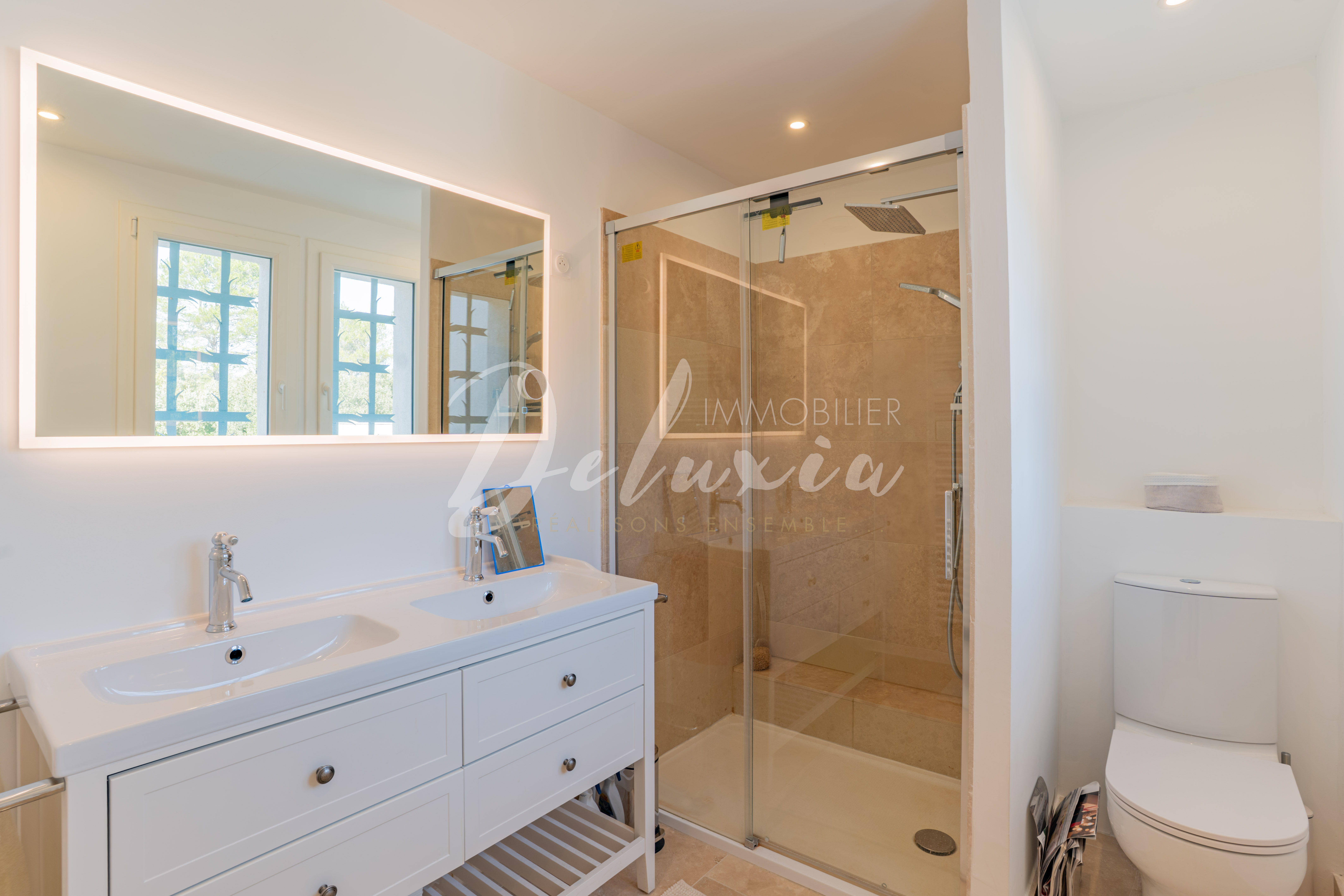 Maison à vendre avec salle d'eau moderne au Thoronet 