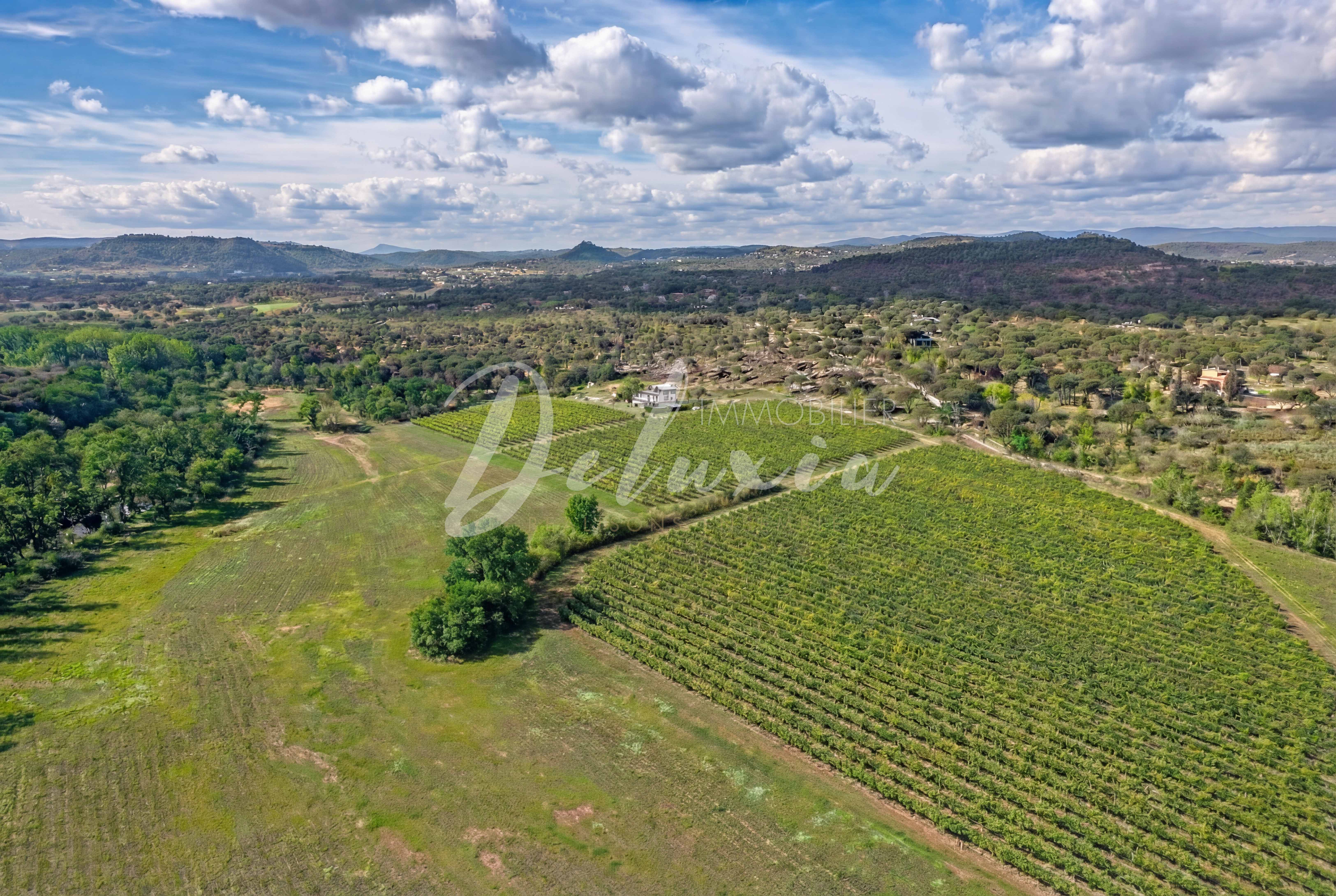 Propriété viticole AOC Côtes de Provence & IGP au coeur d'un écrin naturel, Vidauban.